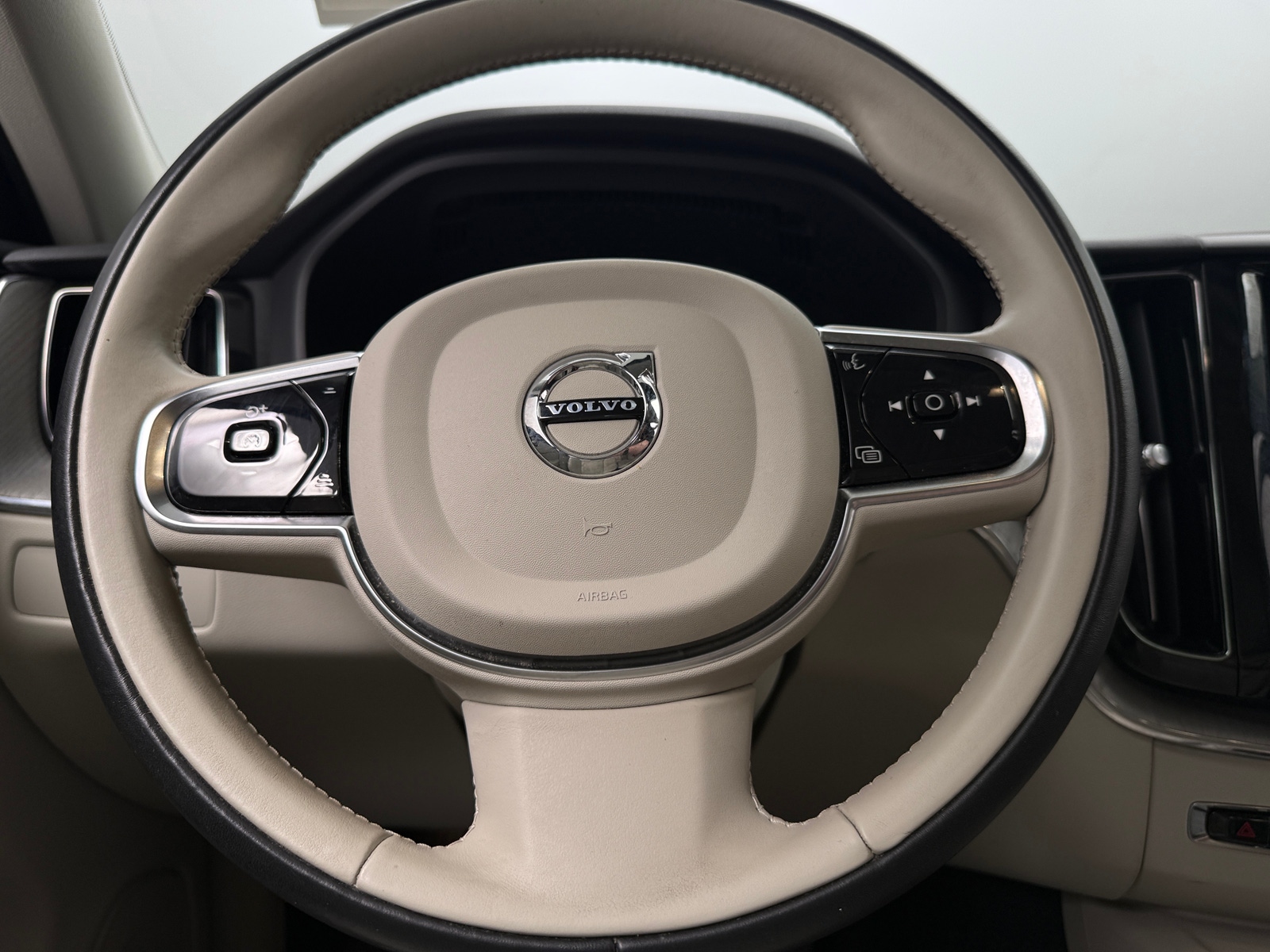 Thumbnail: 2024 Volvo XC60 - 4