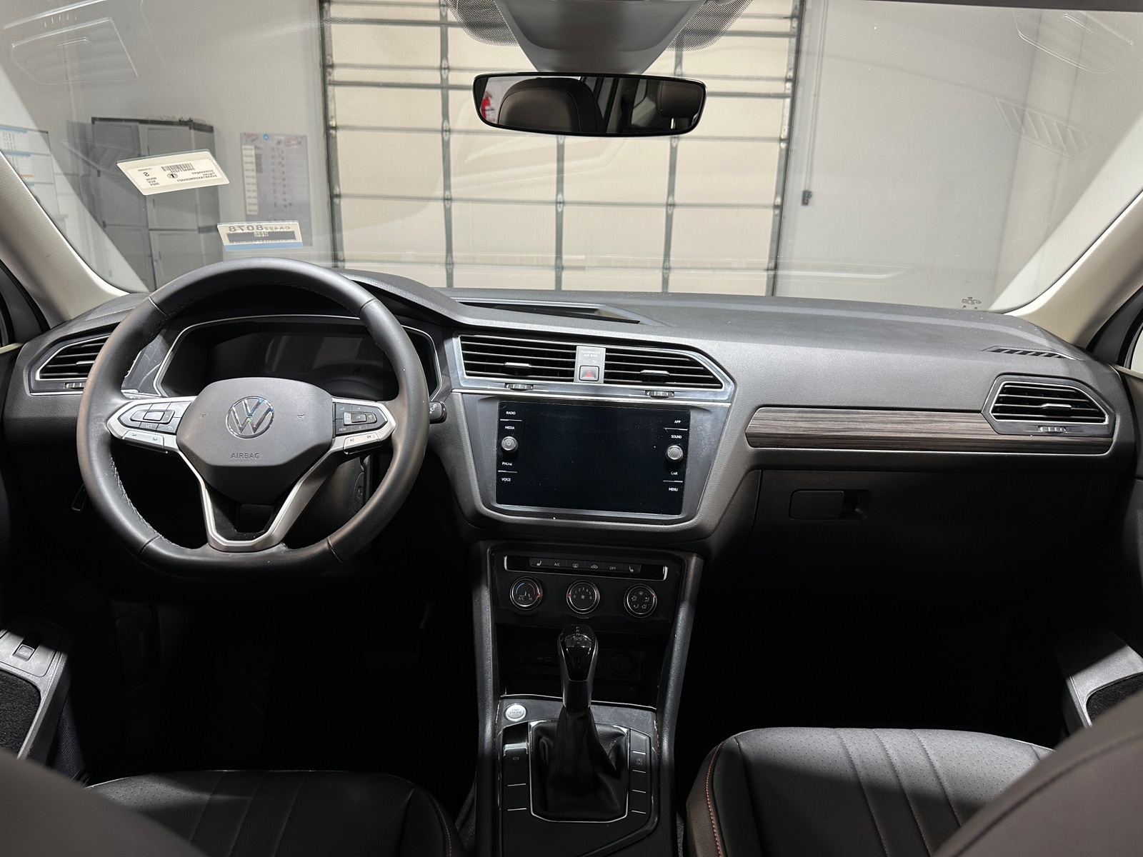 Thumbnail: 2024 Volkswagen Tiguan - 2