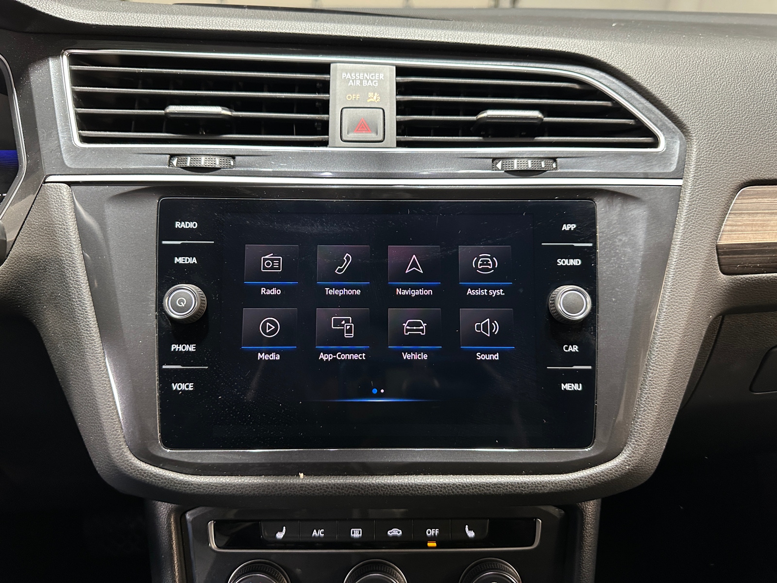 Thumbnail: 2024 Volkswagen Tiguan - 3