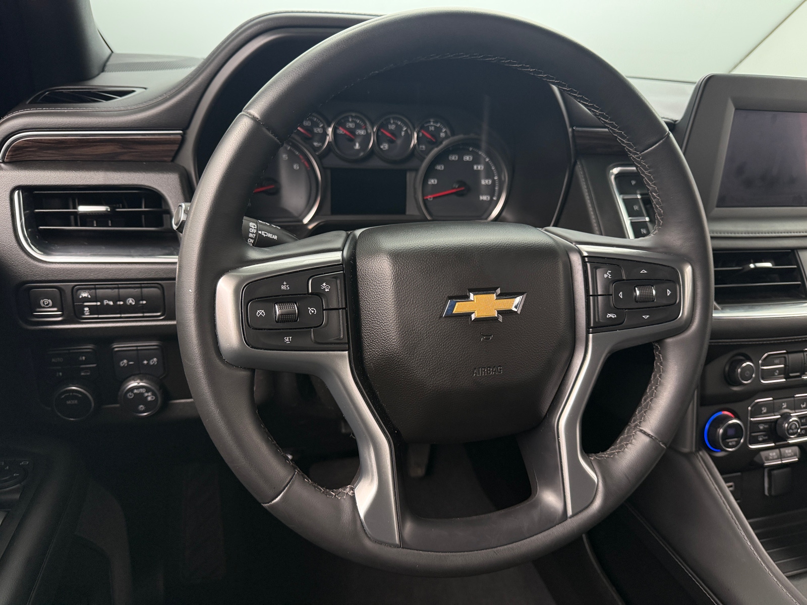 Thumbnail: 2023 Chevrolet Suburban - 5