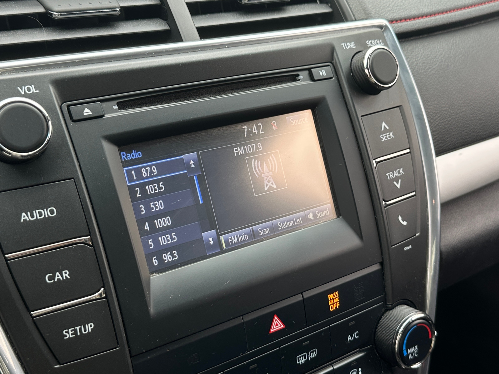 Thumbnail: 2017 Toyota Camry - 4