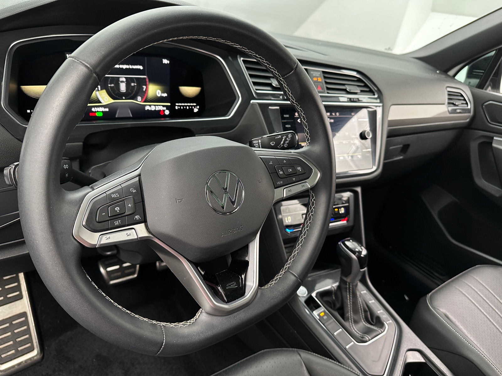 Thumbnail: 2023 Volkswagen Tiguan - 4