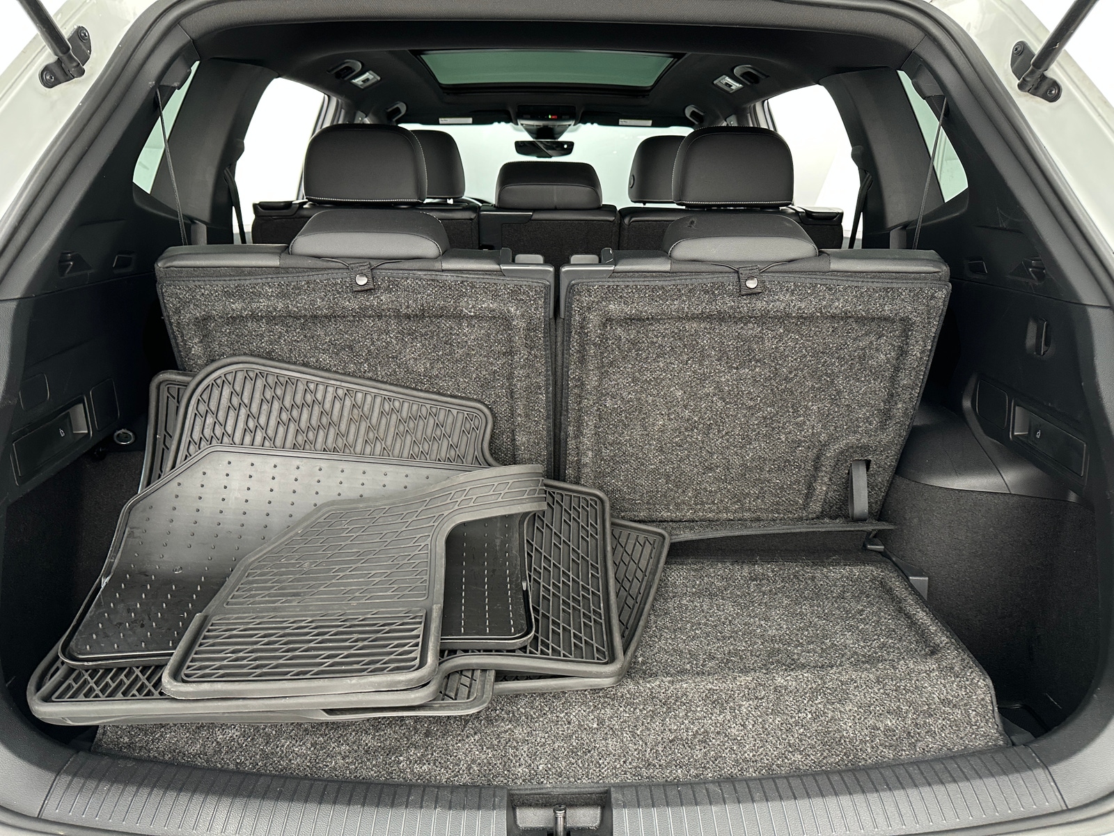 Thumbnail: 2023 Volkswagen Tiguan - 6