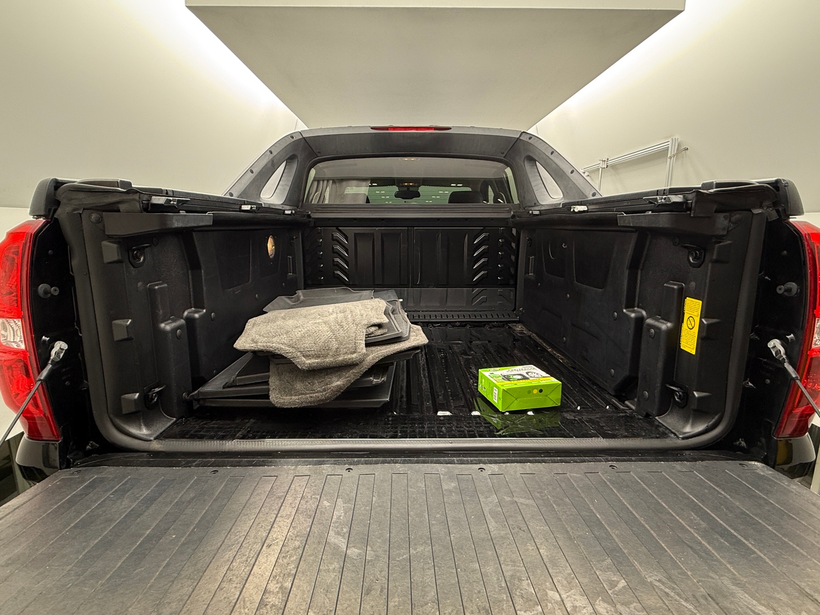 Thumbnail: 2011 Chevrolet Avalanche 1500 - 6