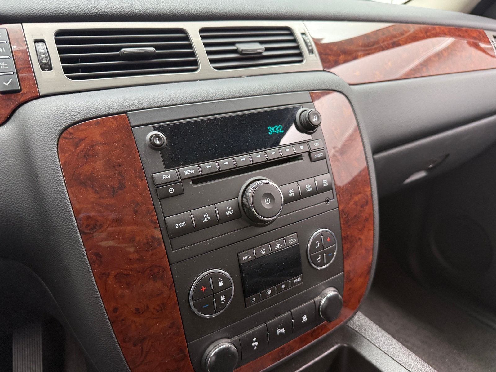 Thumbnail: 2011 Chevrolet Avalanche 1500 - 3