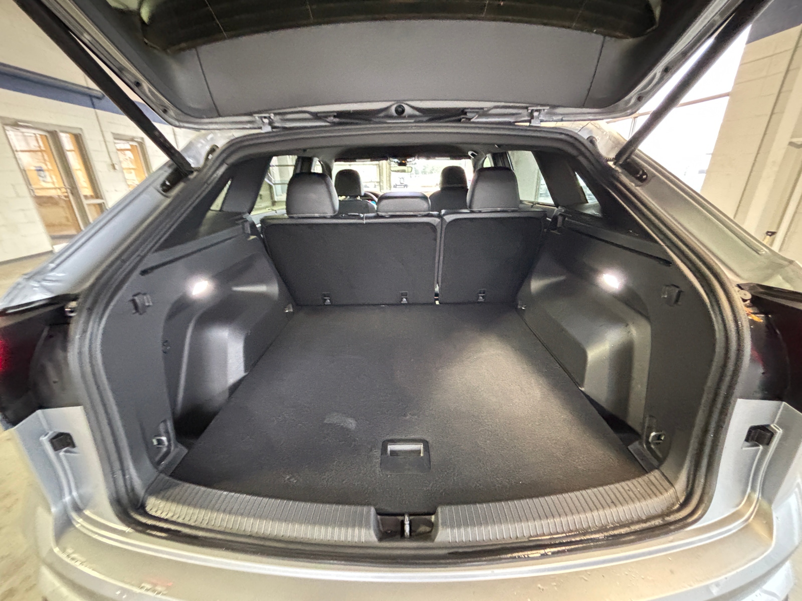 Thumbnail: 2025 Volkswagen Atlas - 6