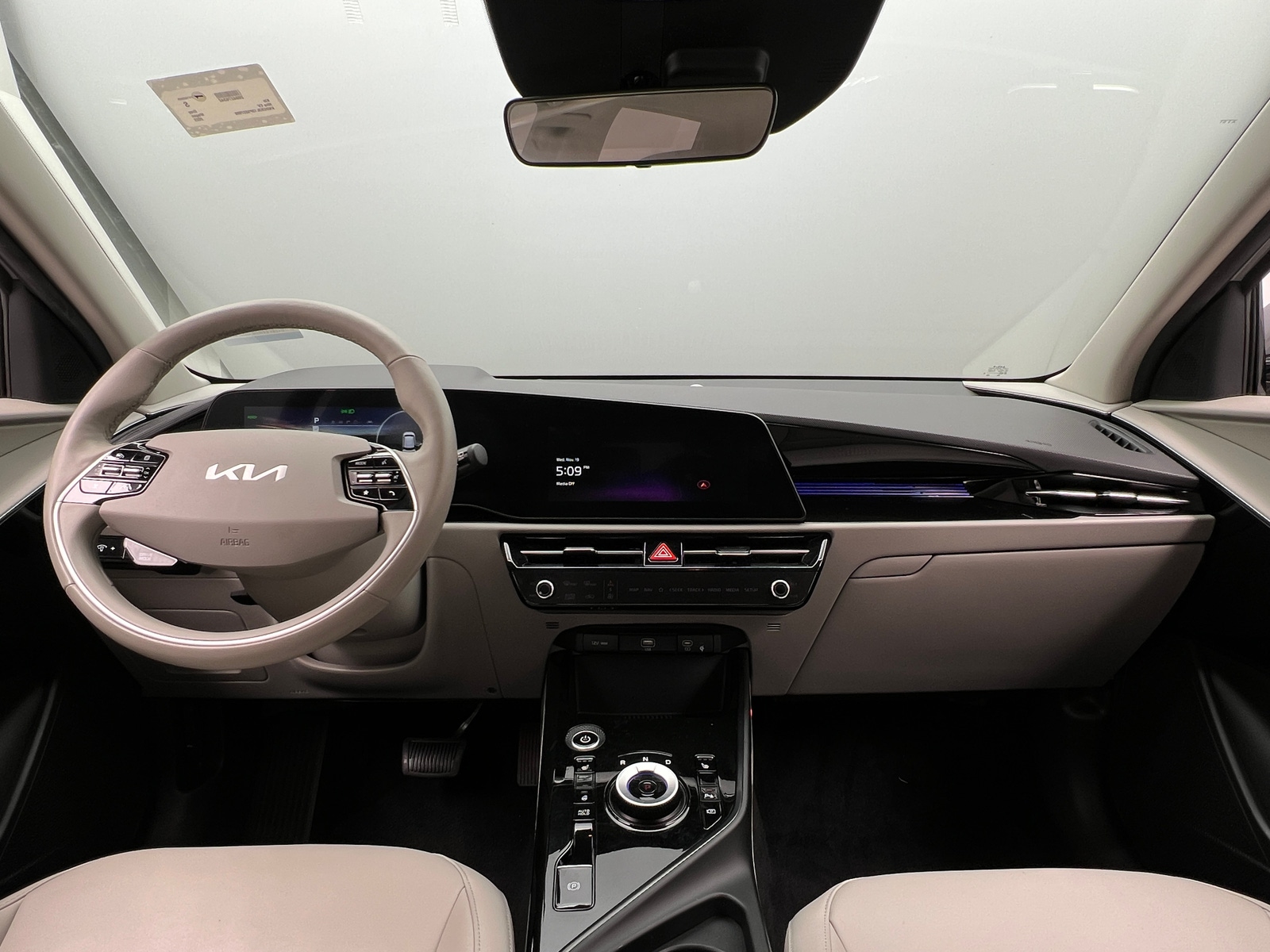 Thumbnail: 2023 Kia Niro - 2