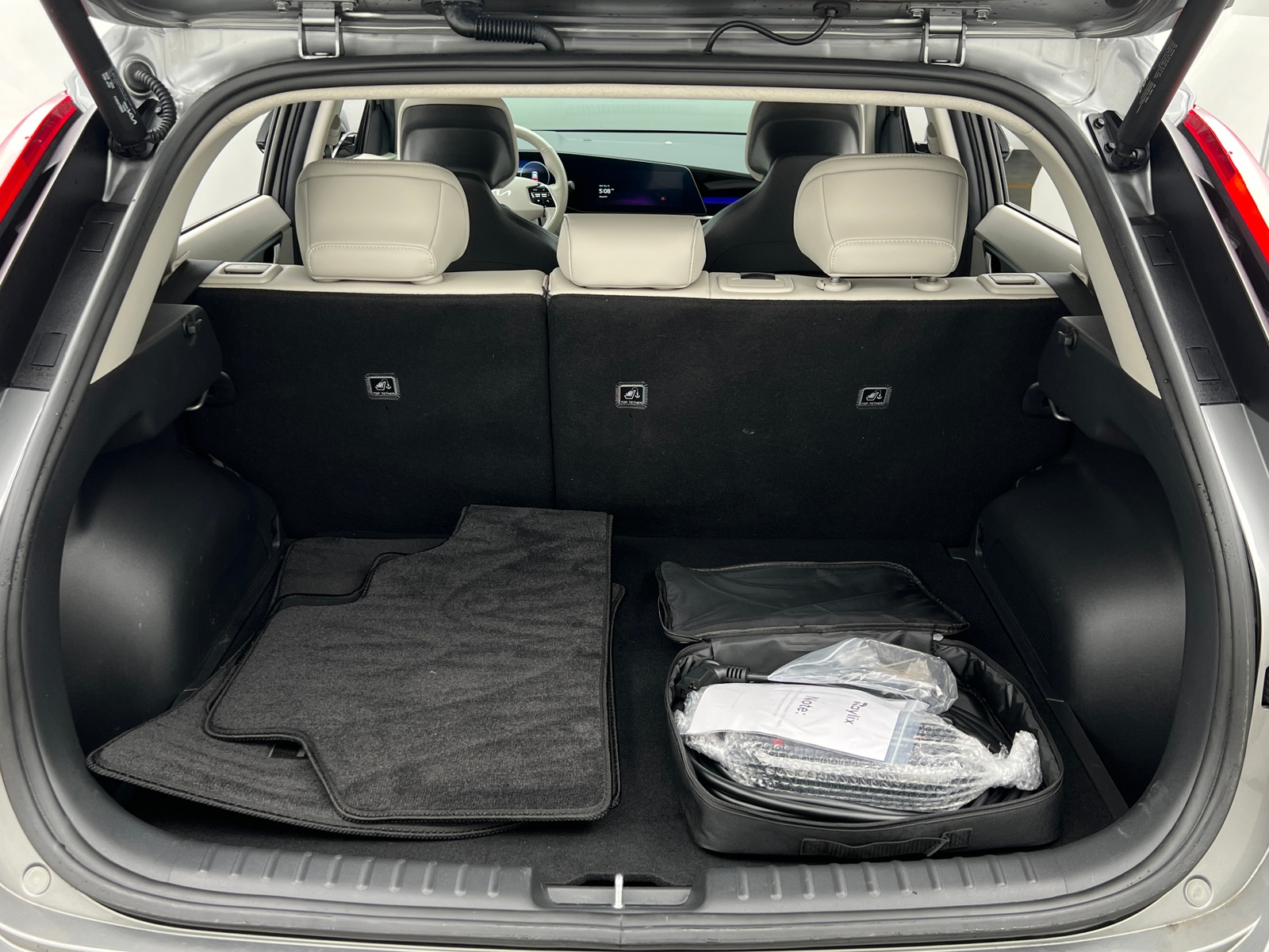 Thumbnail: 2023 Kia Niro - 6