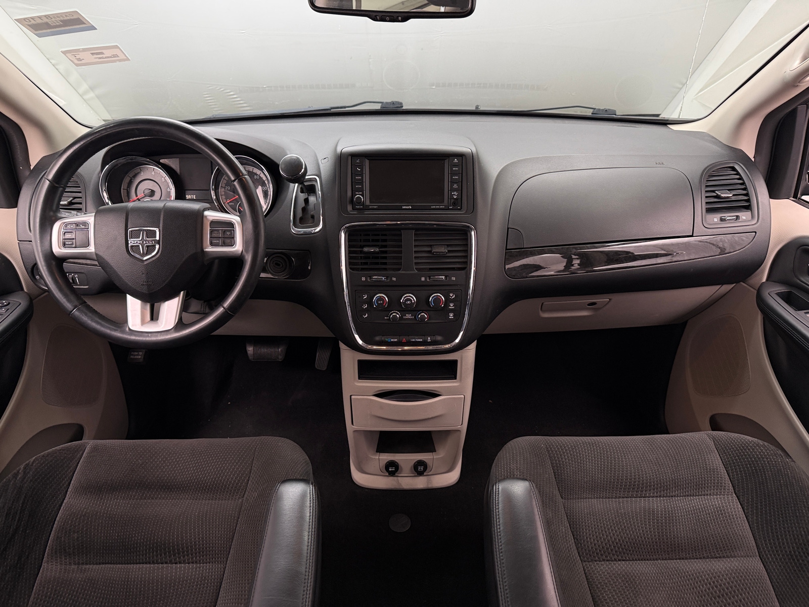 Thumbnail: 2017 Dodge Grand Caravan - 3