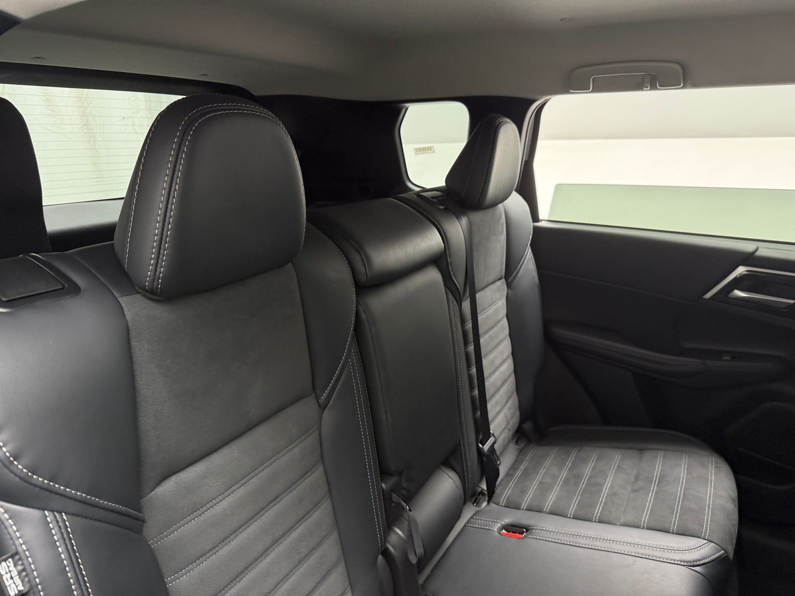 Thumbnail: 2024 Mitsubishi Outlander - 5