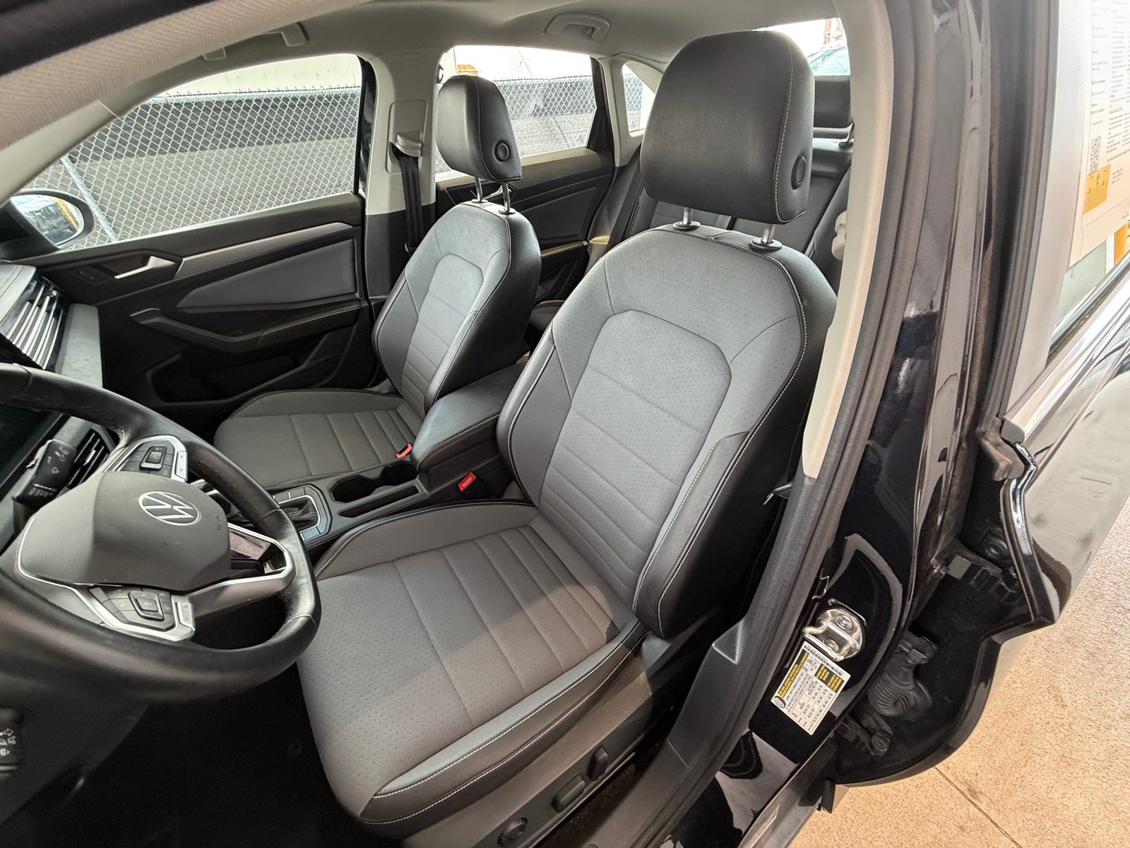 Thumbnail: 2025 Volkswagen Jetta - 2