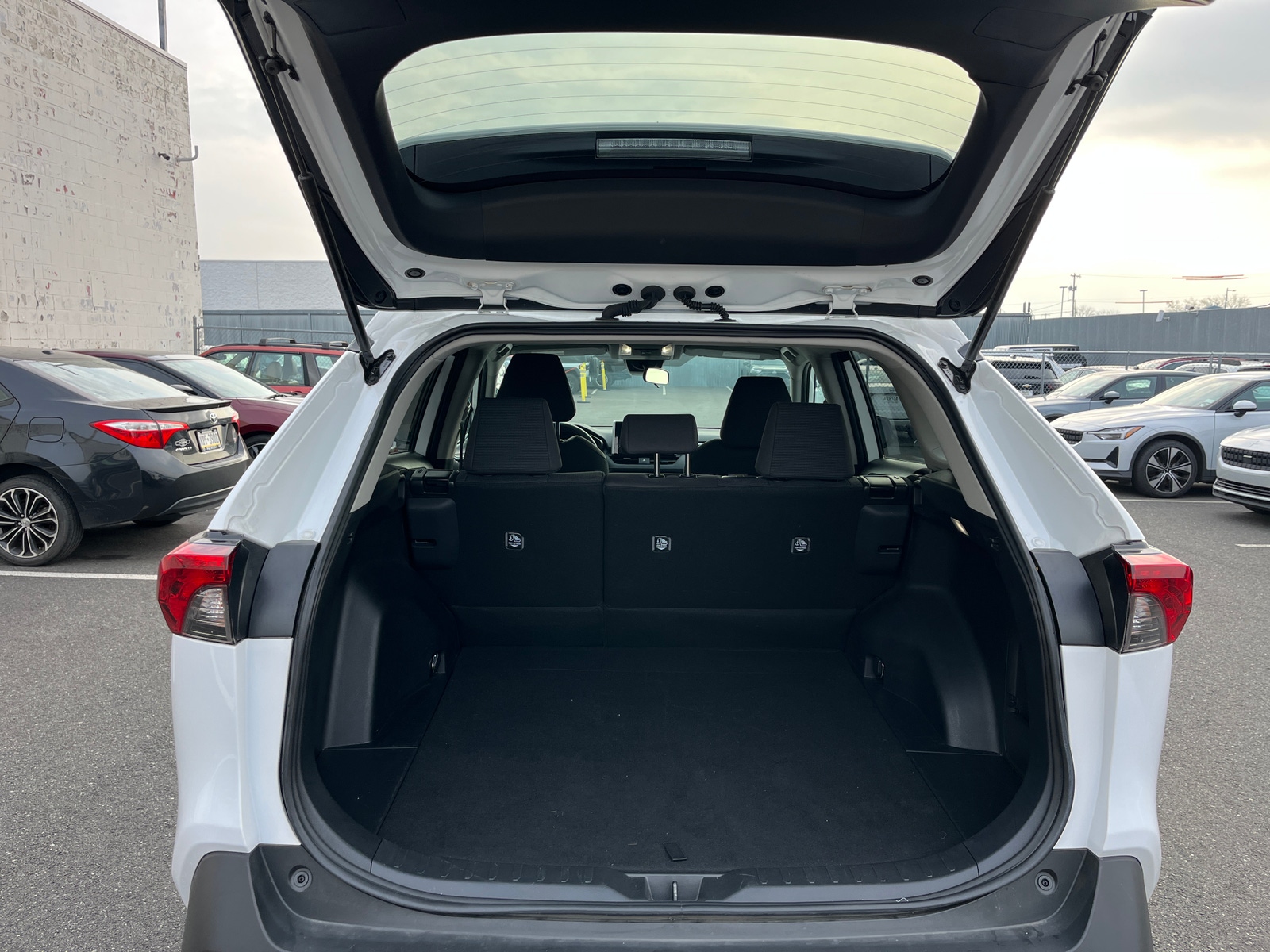 Thumbnail: 2025 Toyota RAV4 - 6