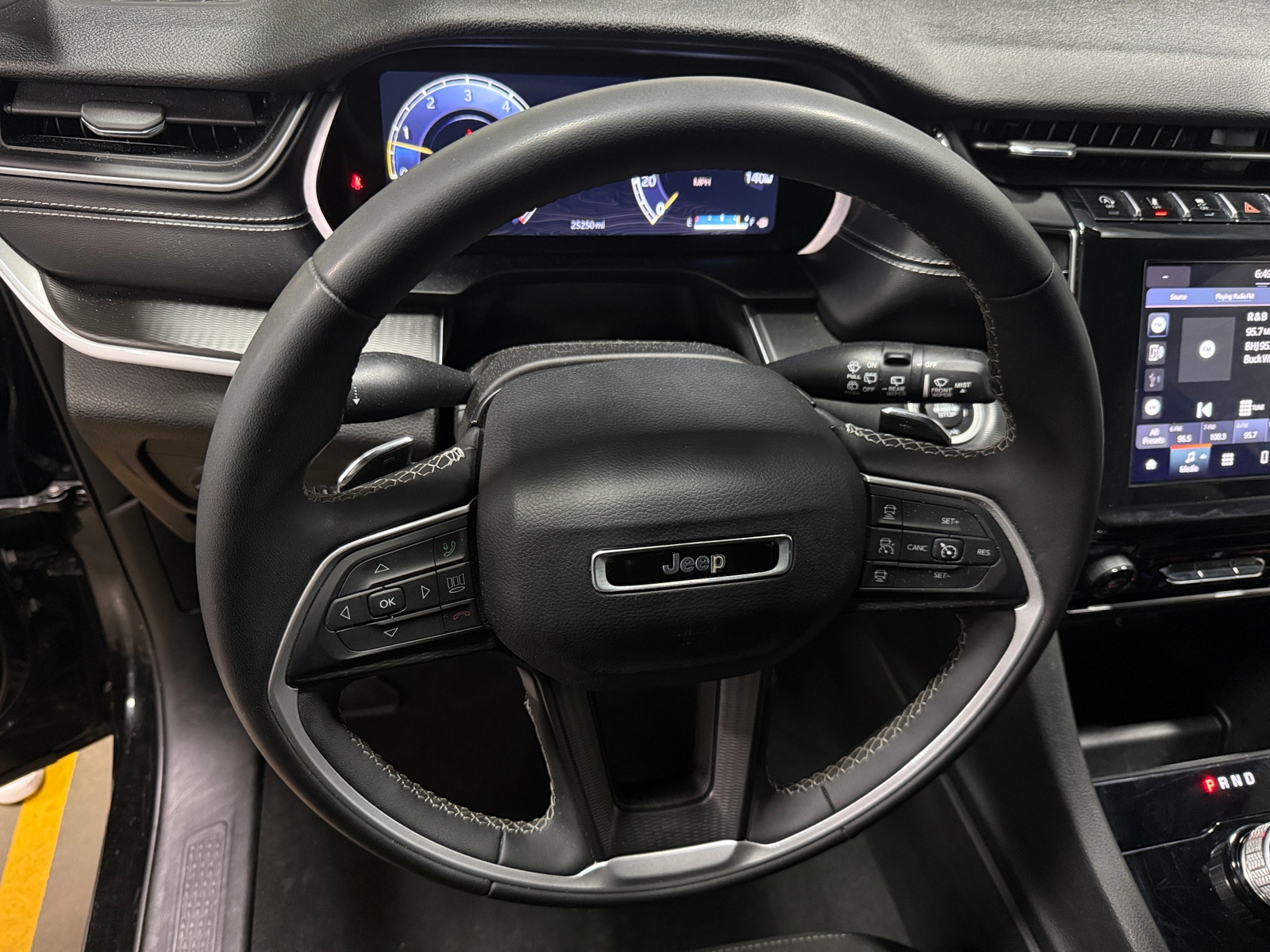 Thumbnail: 2023 Jeep Grand Cherokee L - 5