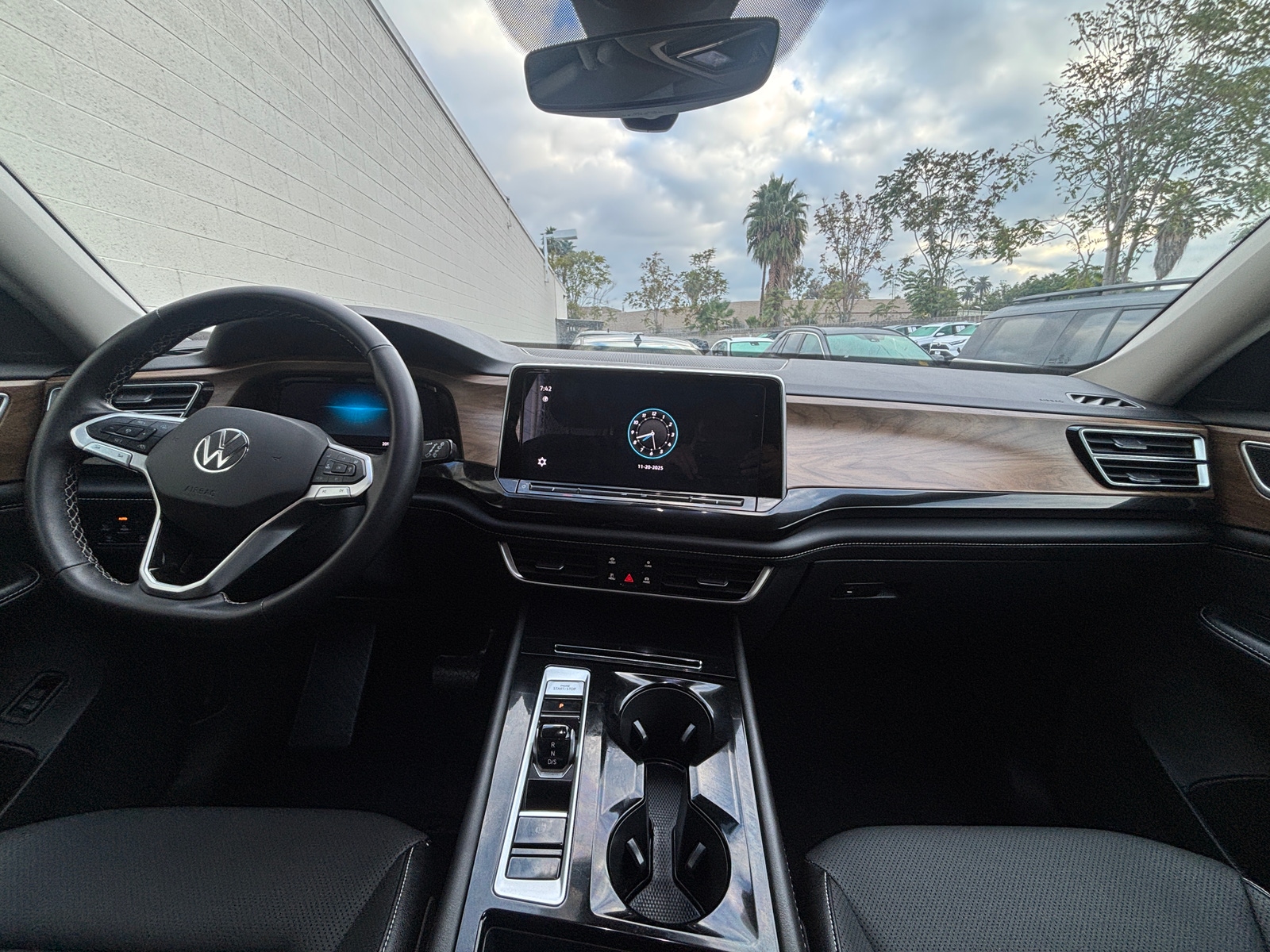 Thumbnail: 2025 Volkswagen Atlas - 3