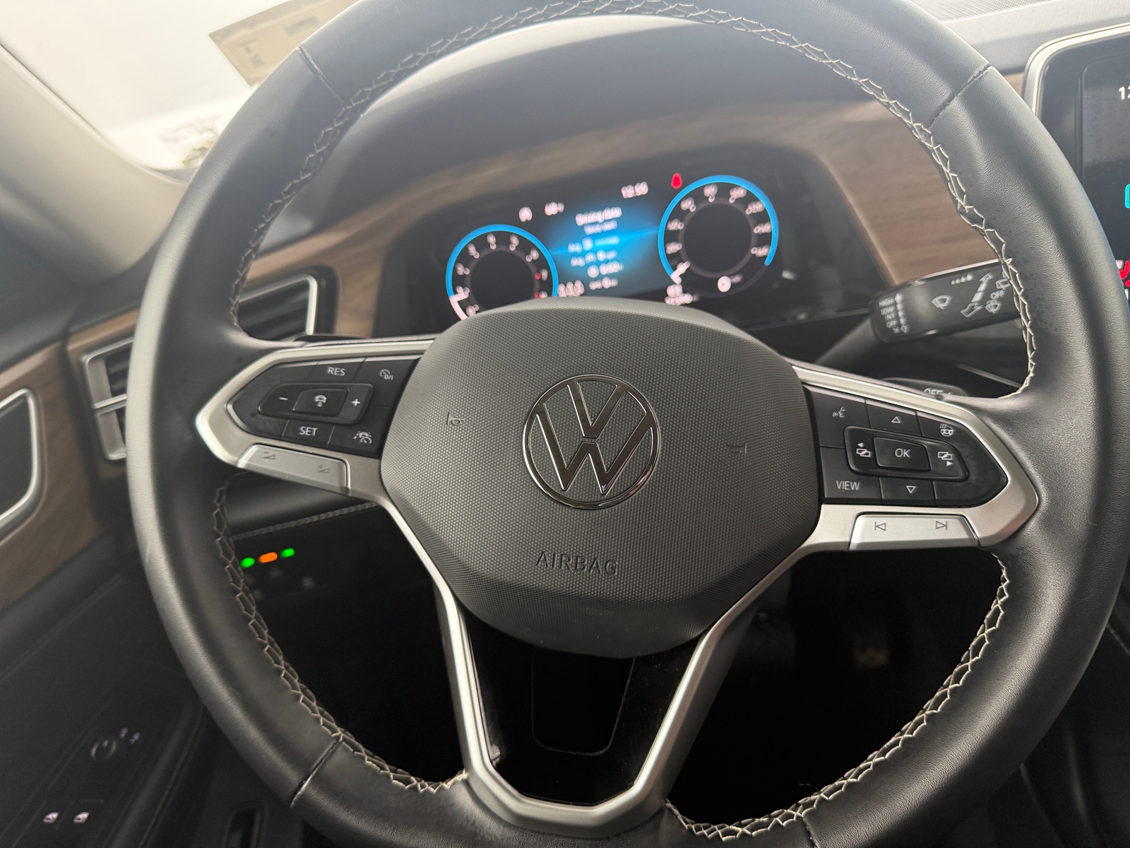 Thumbnail: 2024 Volkswagen Atlas - 4
