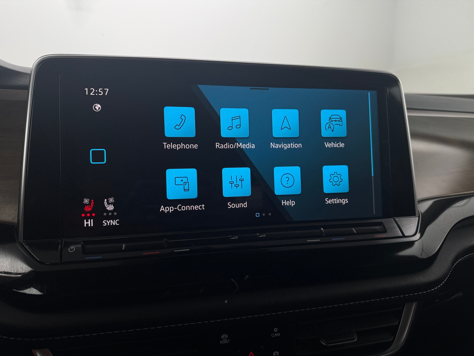 Thumbnail: 2024 Volkswagen Atlas - 3