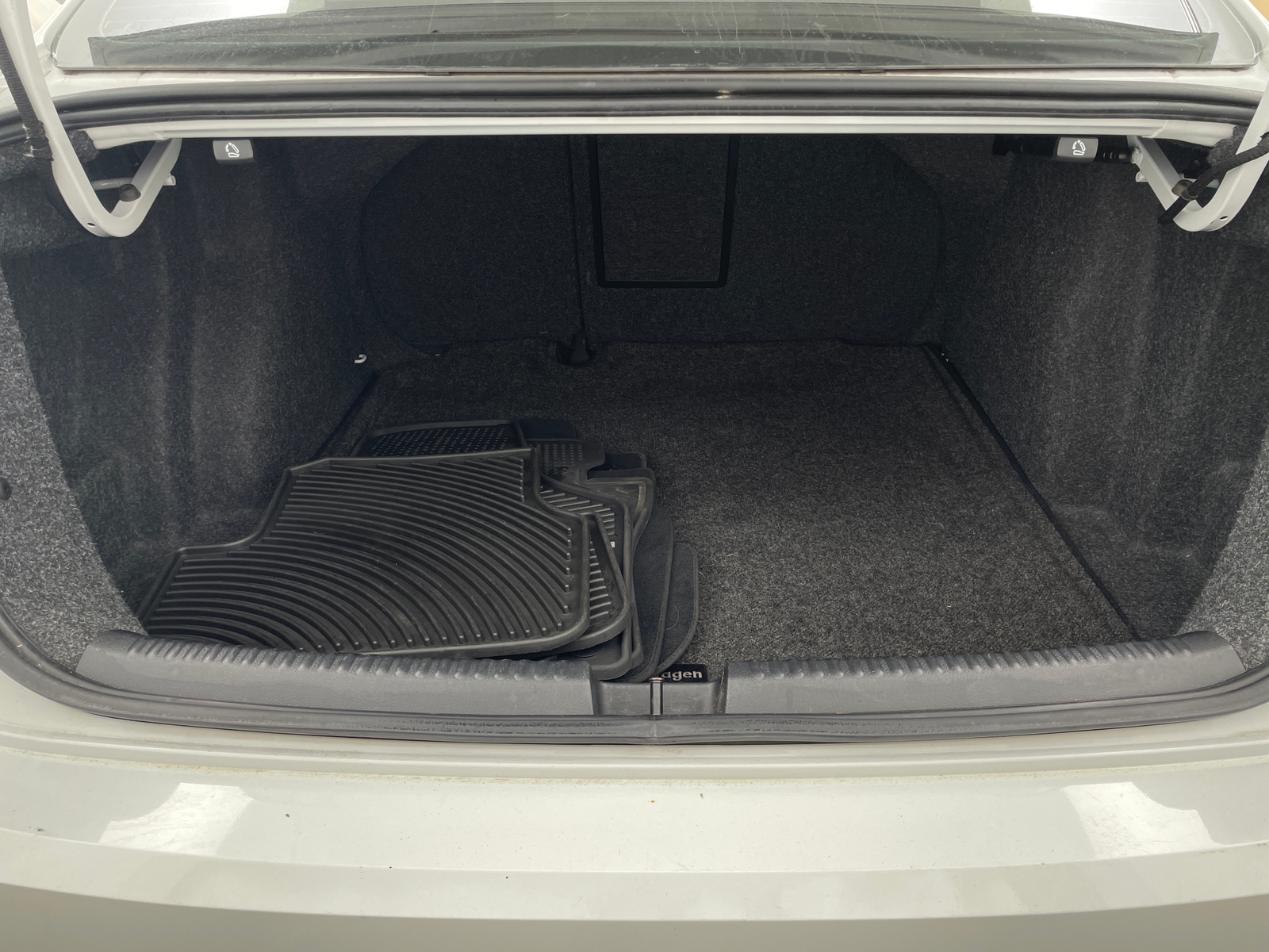 Thumbnail: 2017 Volkswagen Jetta - 6