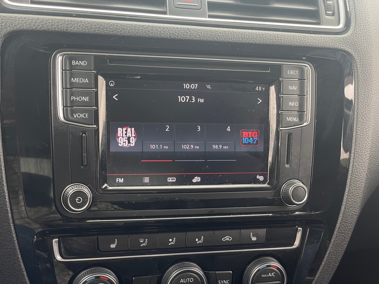 Thumbnail: 2017 Volkswagen Jetta - 3