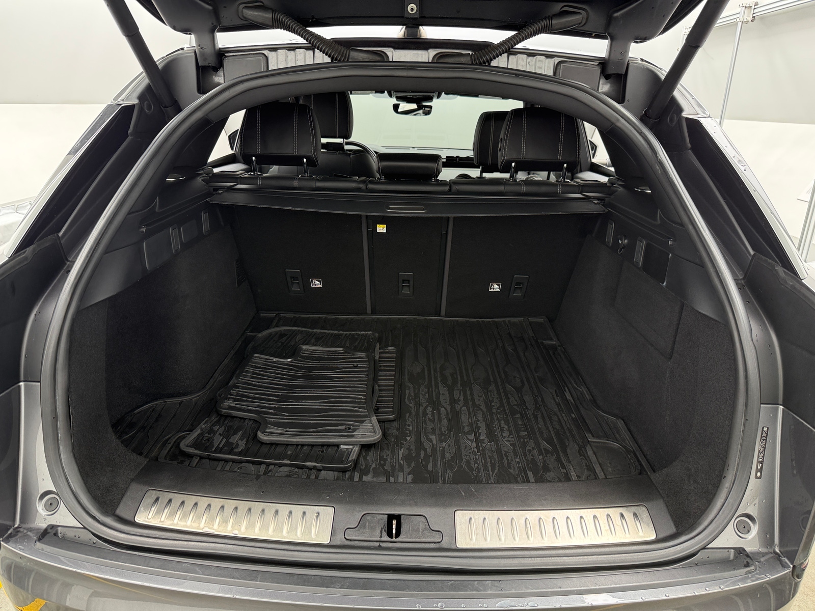 Thumbnail: 2018 Land Rover Range Rover Velar - 6