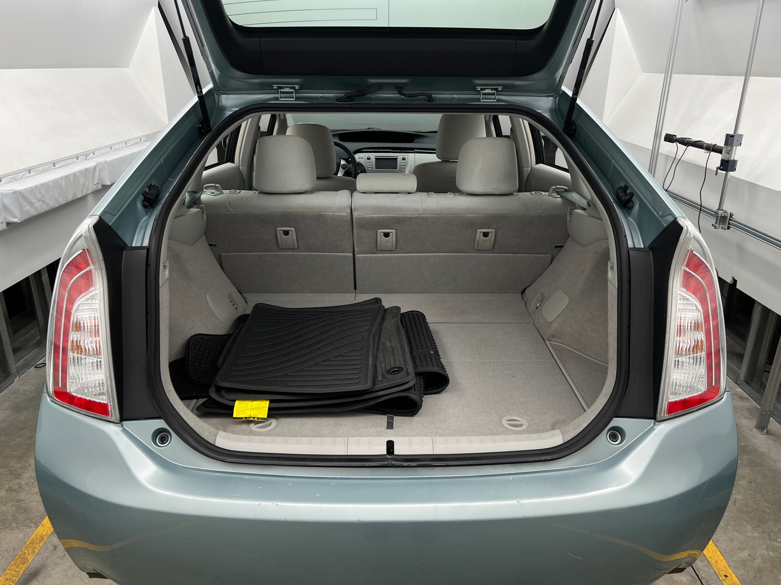 Thumbnail: 2015 Toyota Prius - 7