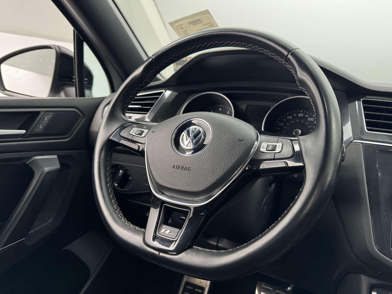 Thumbnail: 2020 Volkswagen Tiguan - 4