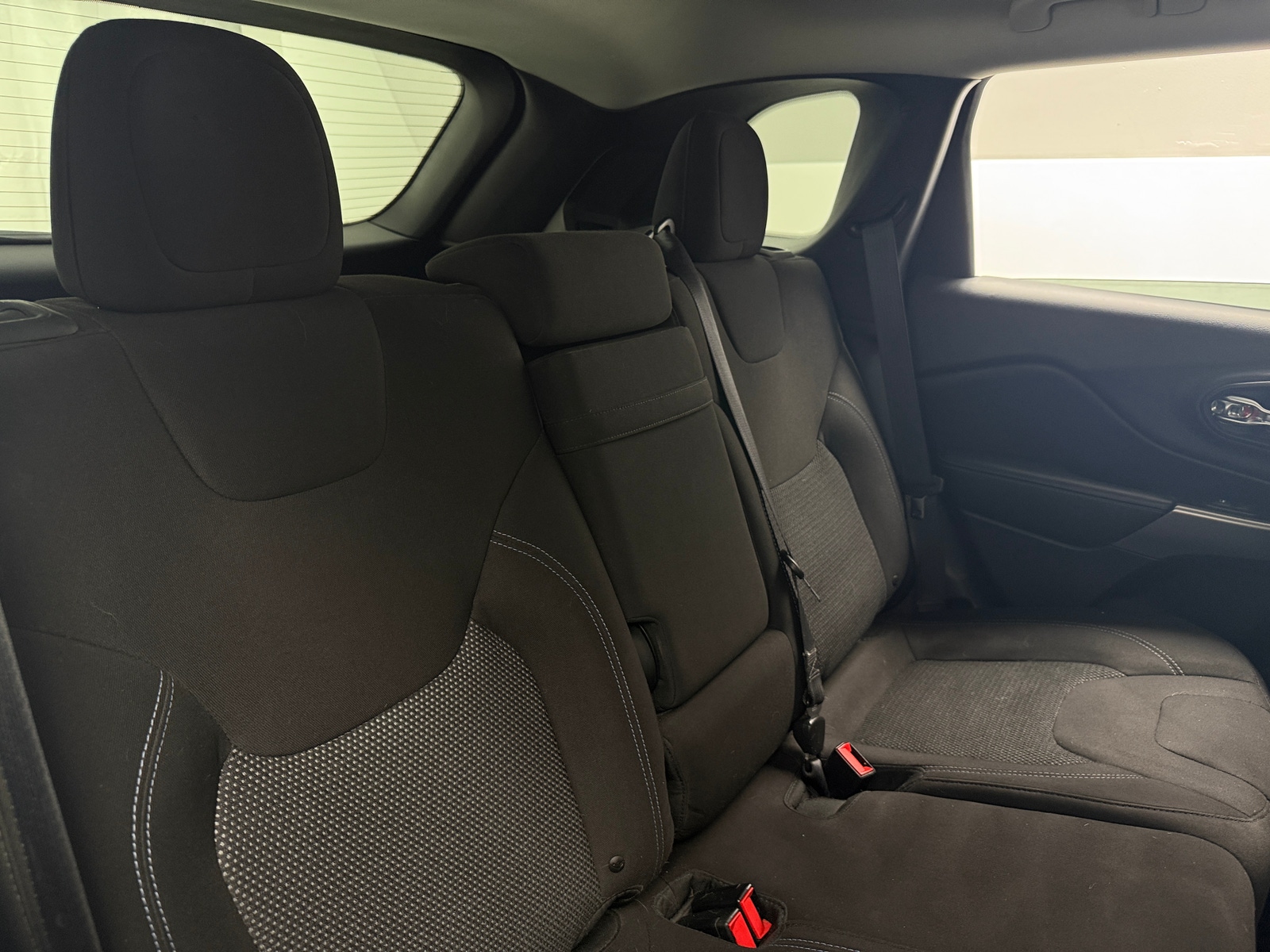 Thumbnail: 2019 Jeep Cherokee - 6