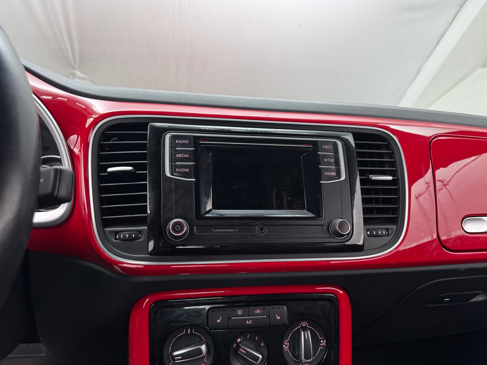 Thumbnail: 2019 Volkswagen Beetle - 4