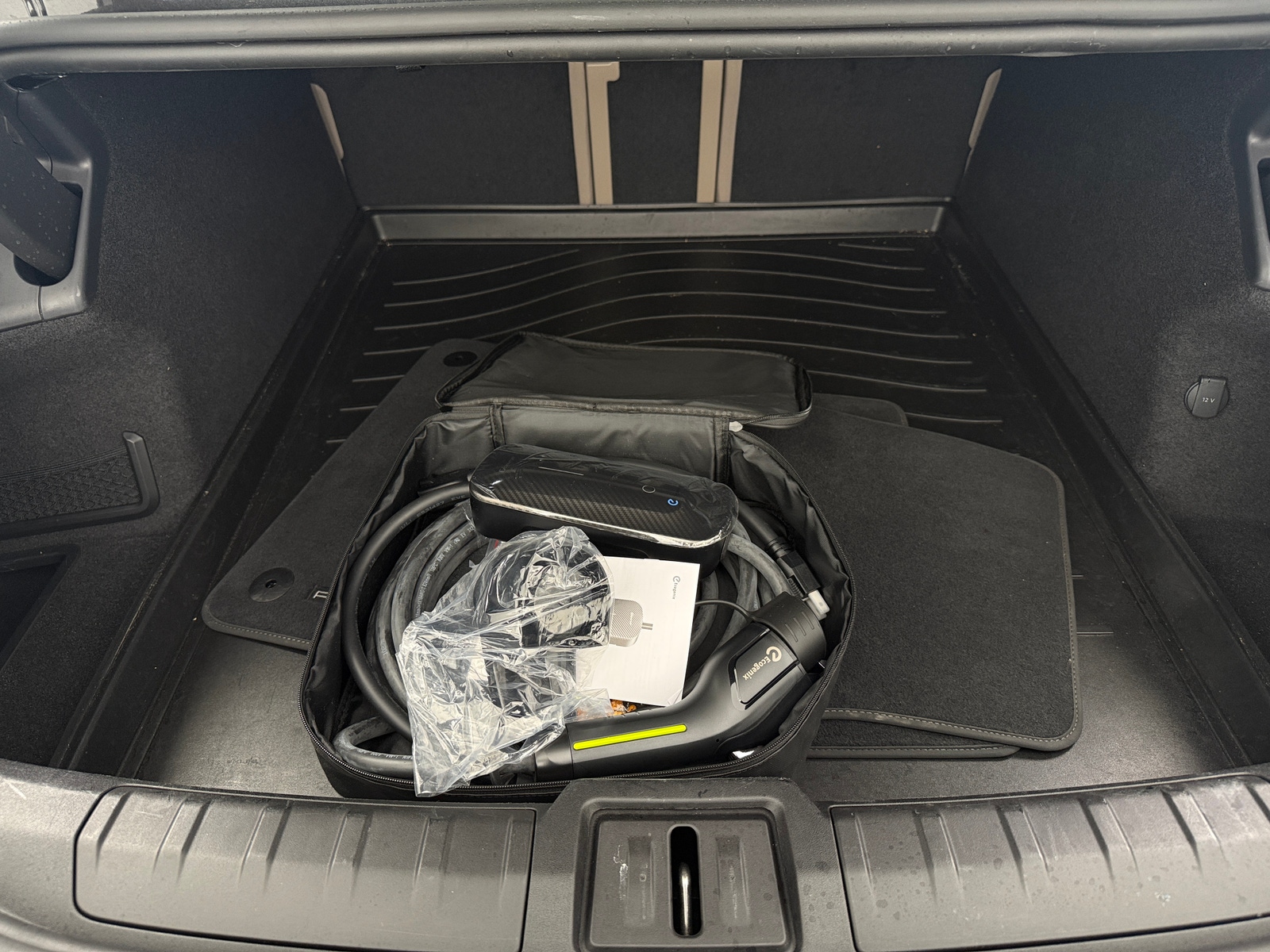 Thumbnail: 2023 Porsche Taycan - 6