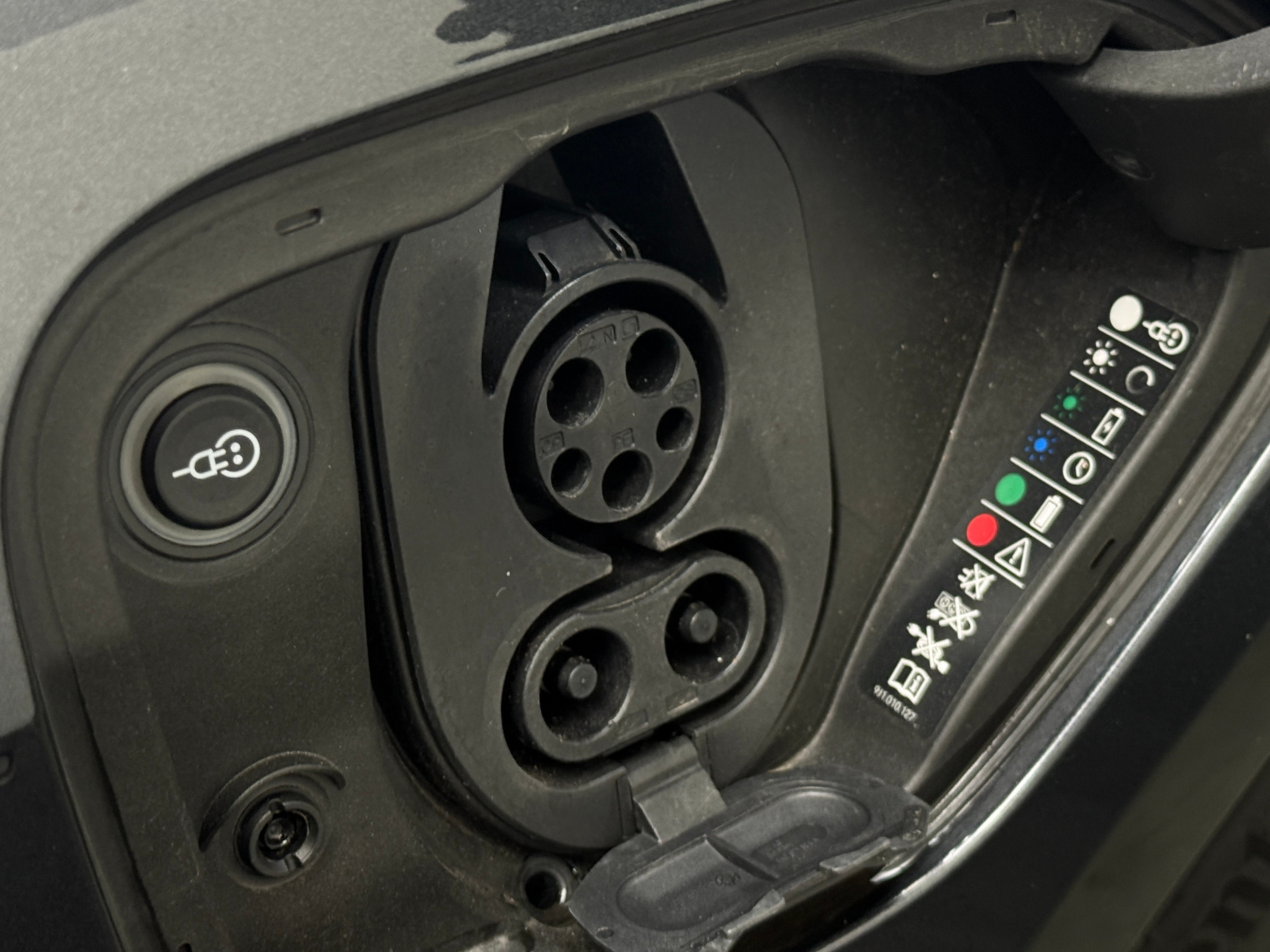 Used 2023 Porsche Taycan Base with VIN WP0AA2Y14PSA15421 for sale in Oak Creek, WI