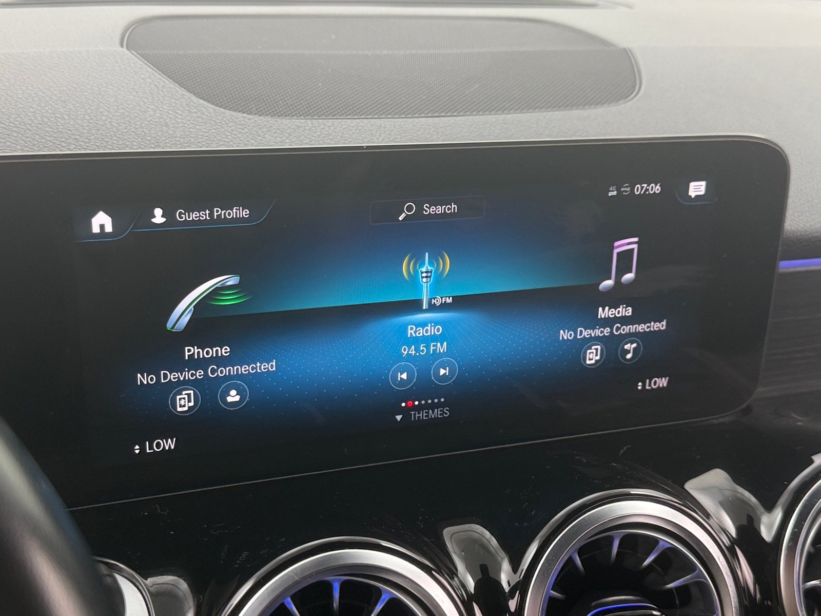 Thumbnail: 2023 Mercedes-Benz GLB - 3