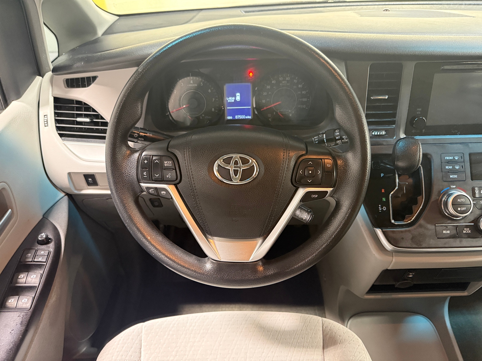 Thumbnail: 2015 Toyota Sienna - 5