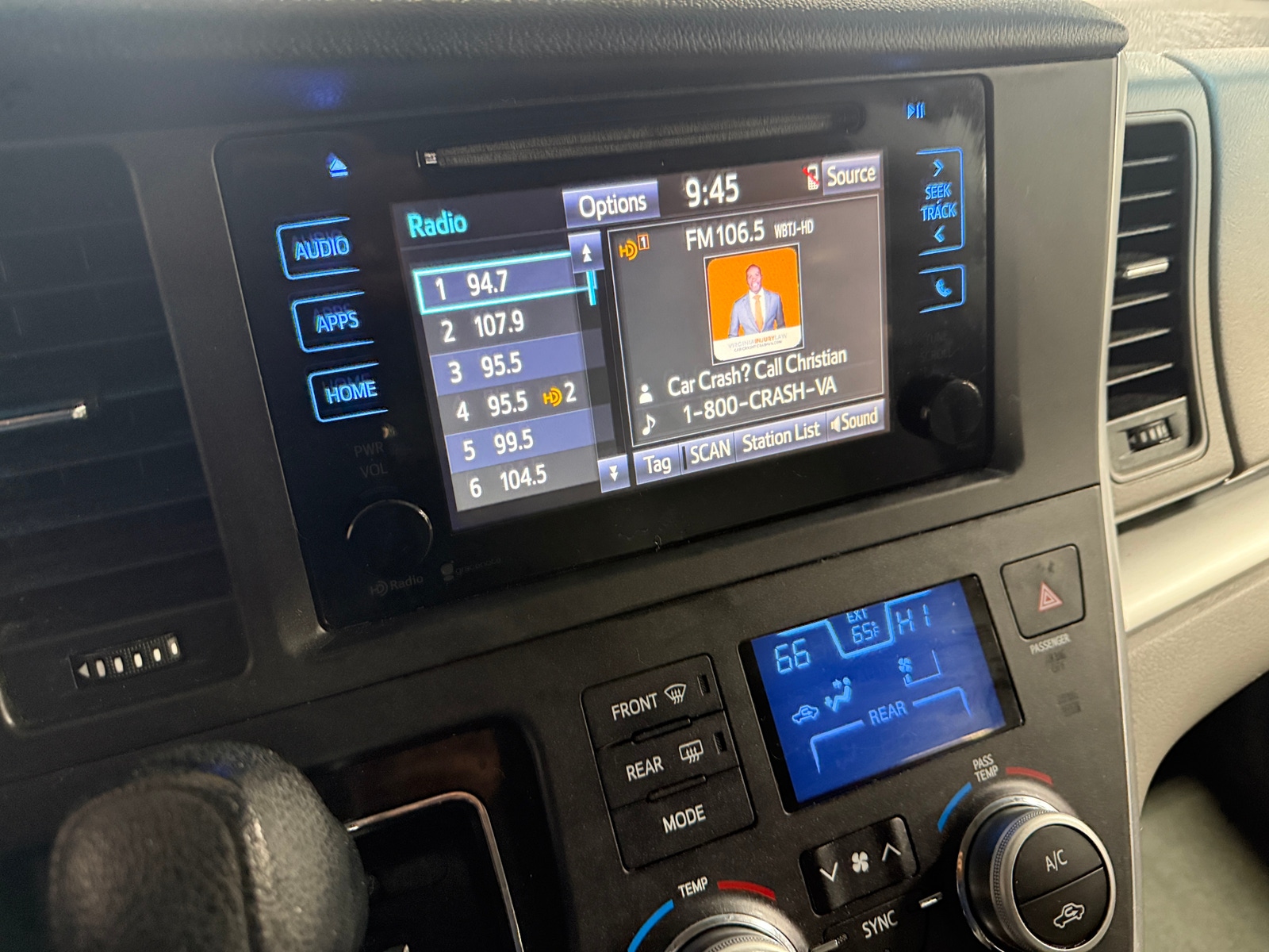 Thumbnail: 2015 Toyota Sienna - 4