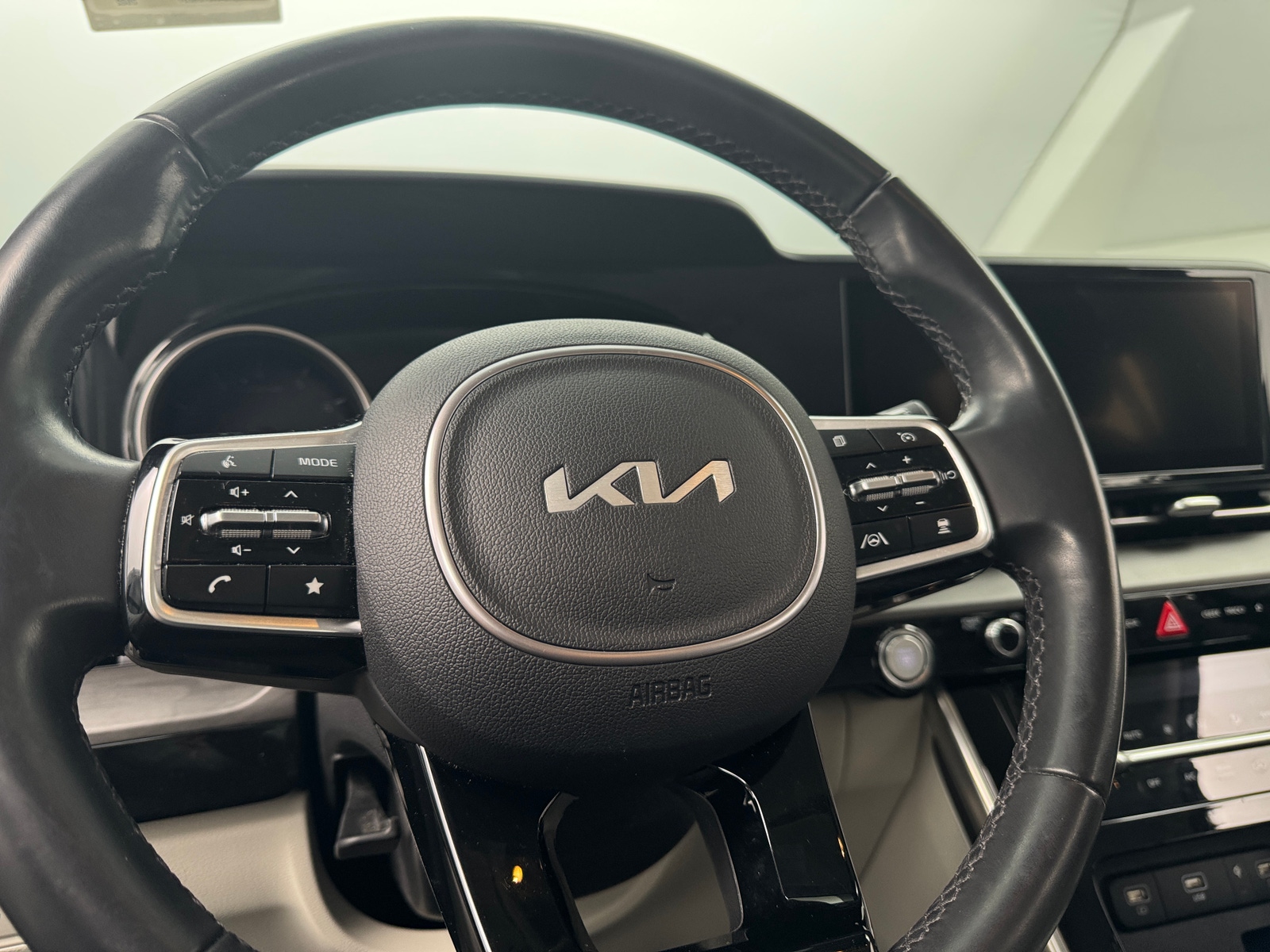 Thumbnail: 2022 Kia Carnival - 4