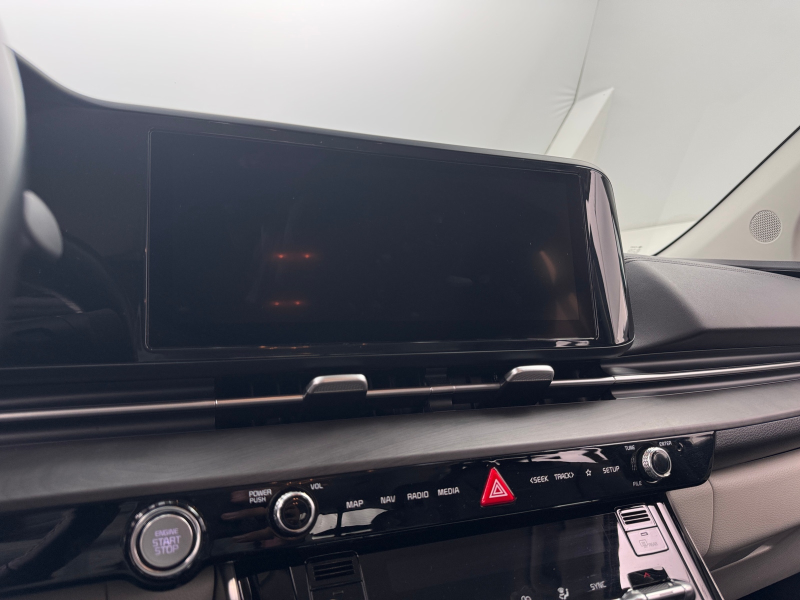 Thumbnail: 2022 Kia Carnival - 3