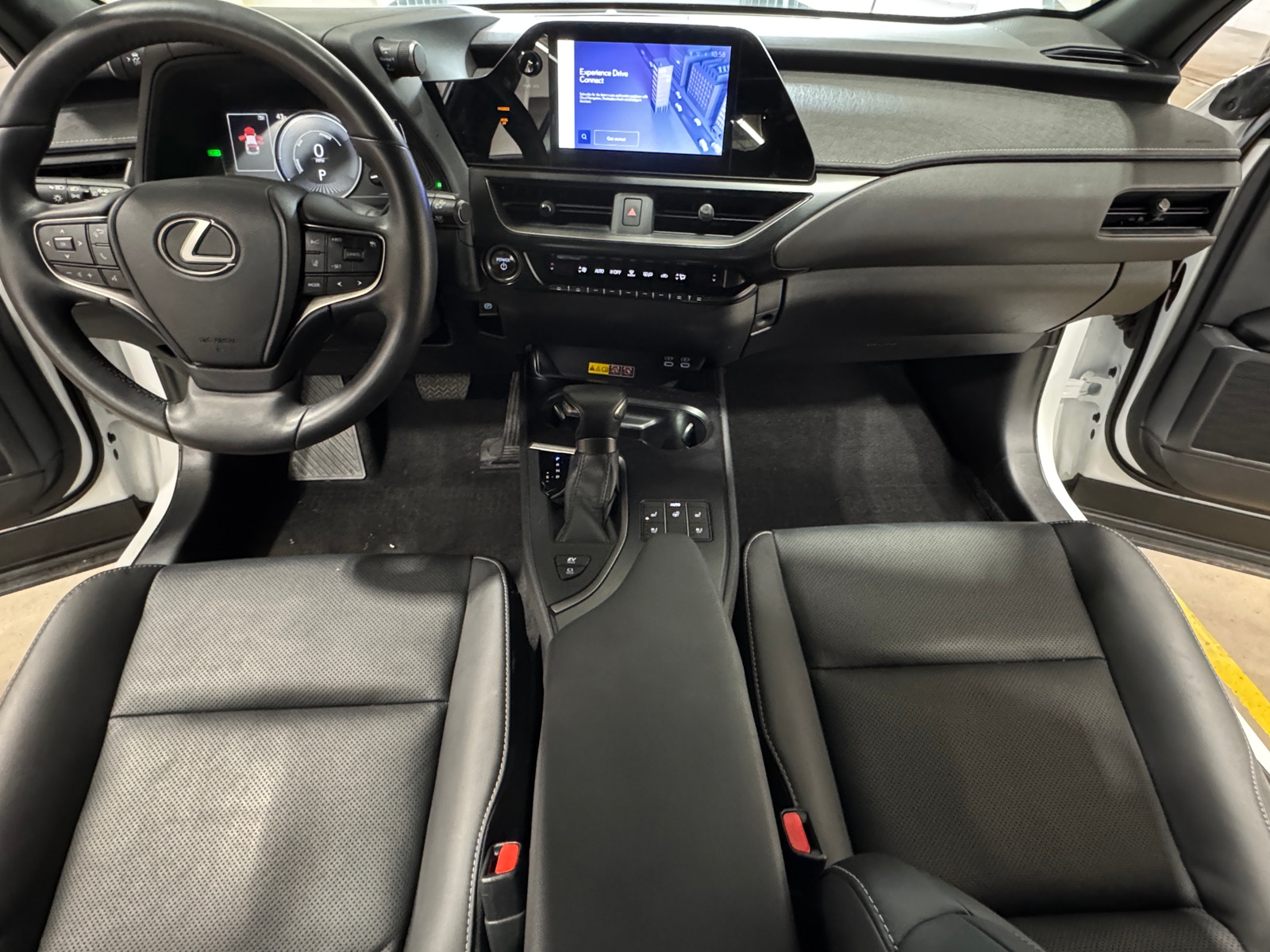 Thumbnail: 2024 Lexus UX - 2