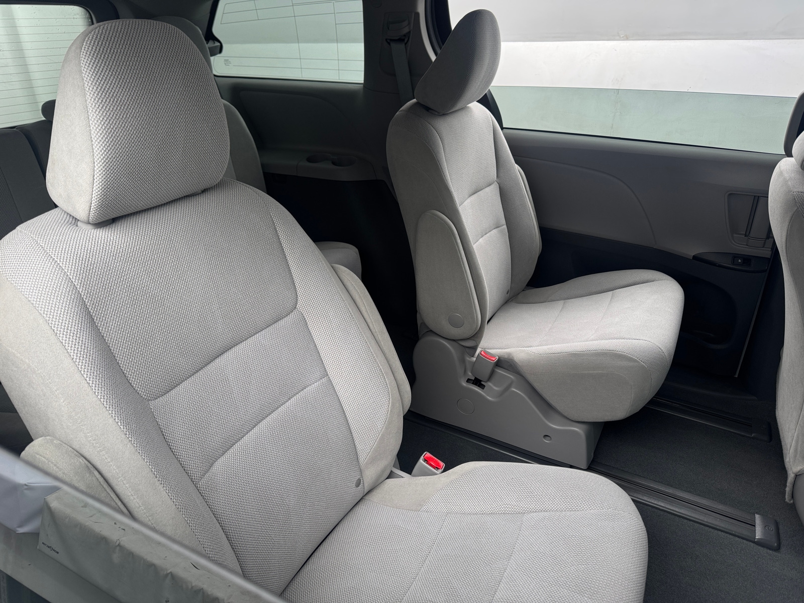 Thumbnail: 2020 Toyota Sienna - 6