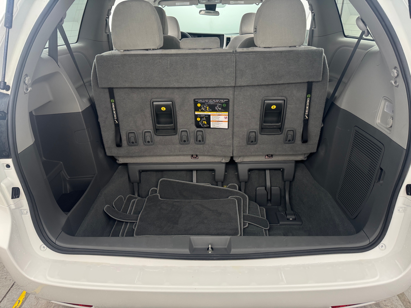 Thumbnail: 2020 Toyota Sienna - 7