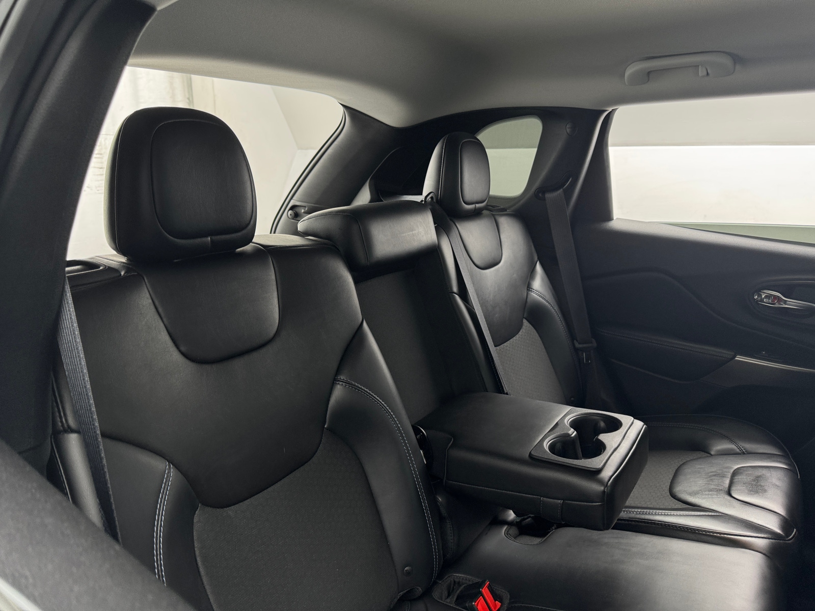 Thumbnail: 2019 Jeep Cherokee - 6