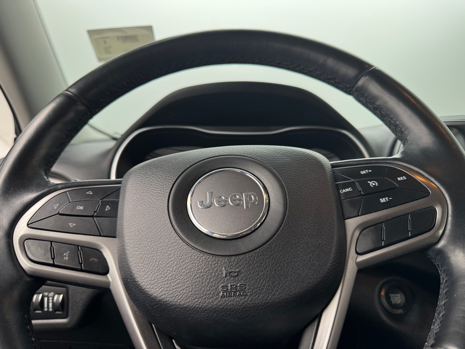 Thumbnail: 2019 Jeep Cherokee - 5