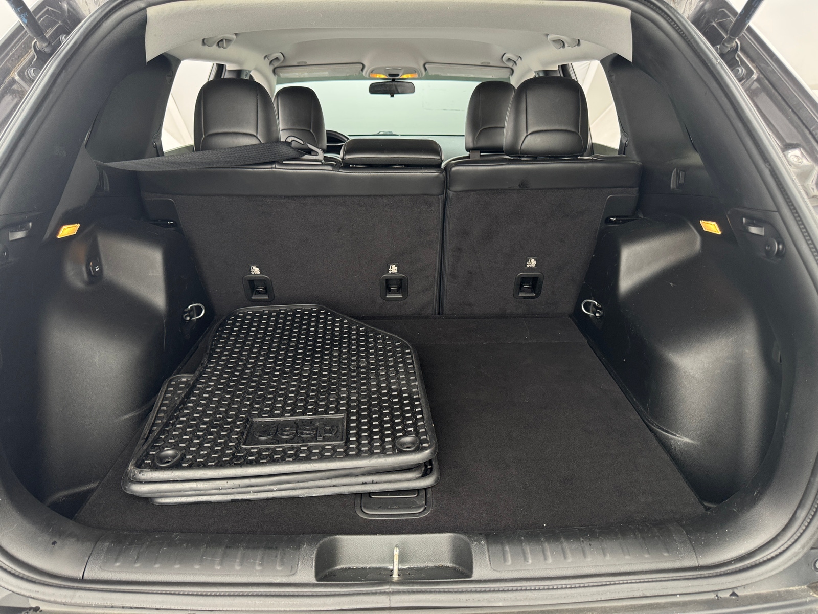 Thumbnail: 2019 Jeep Cherokee - 7