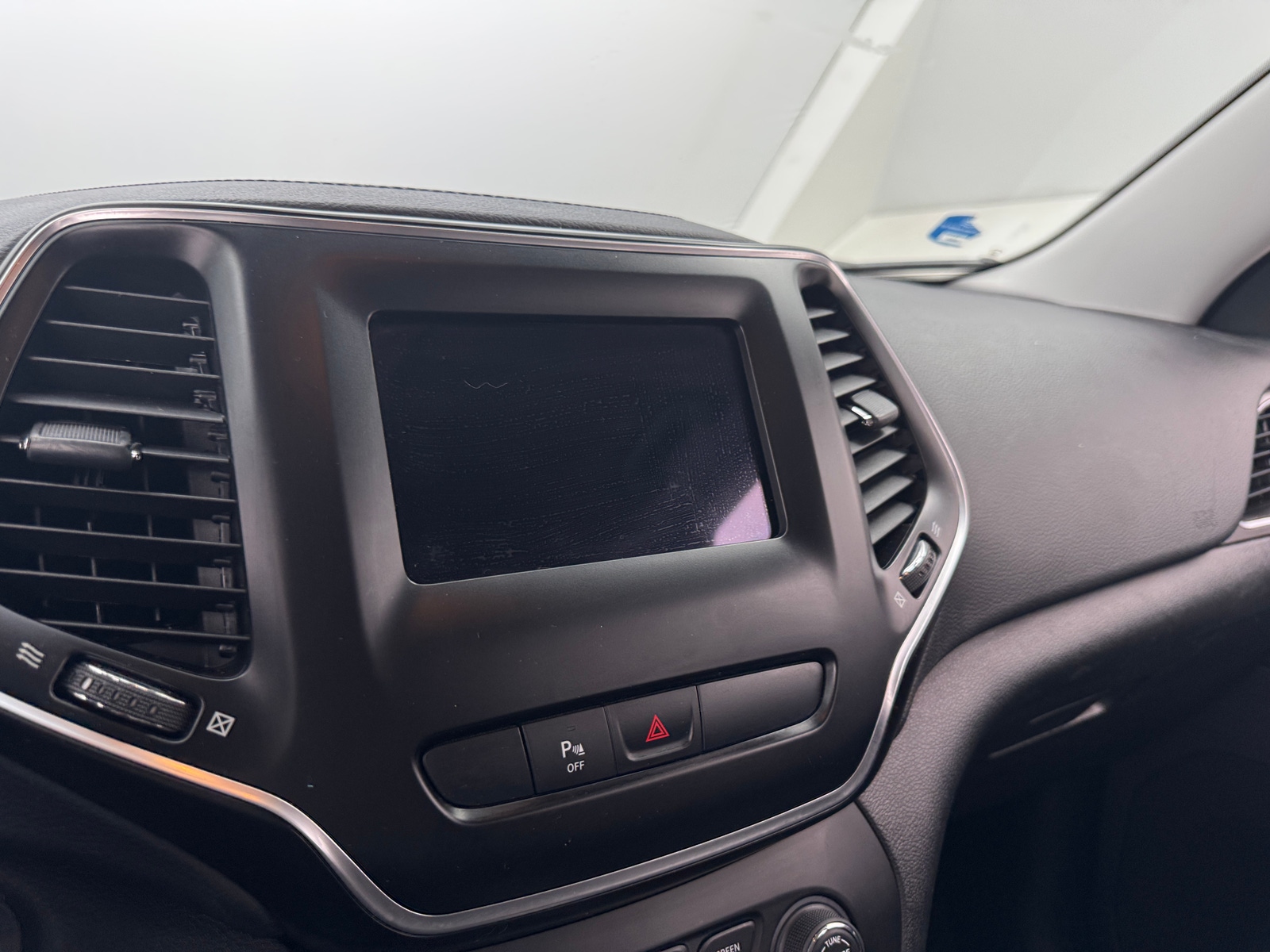 Thumbnail: 2019 Jeep Cherokee - 4