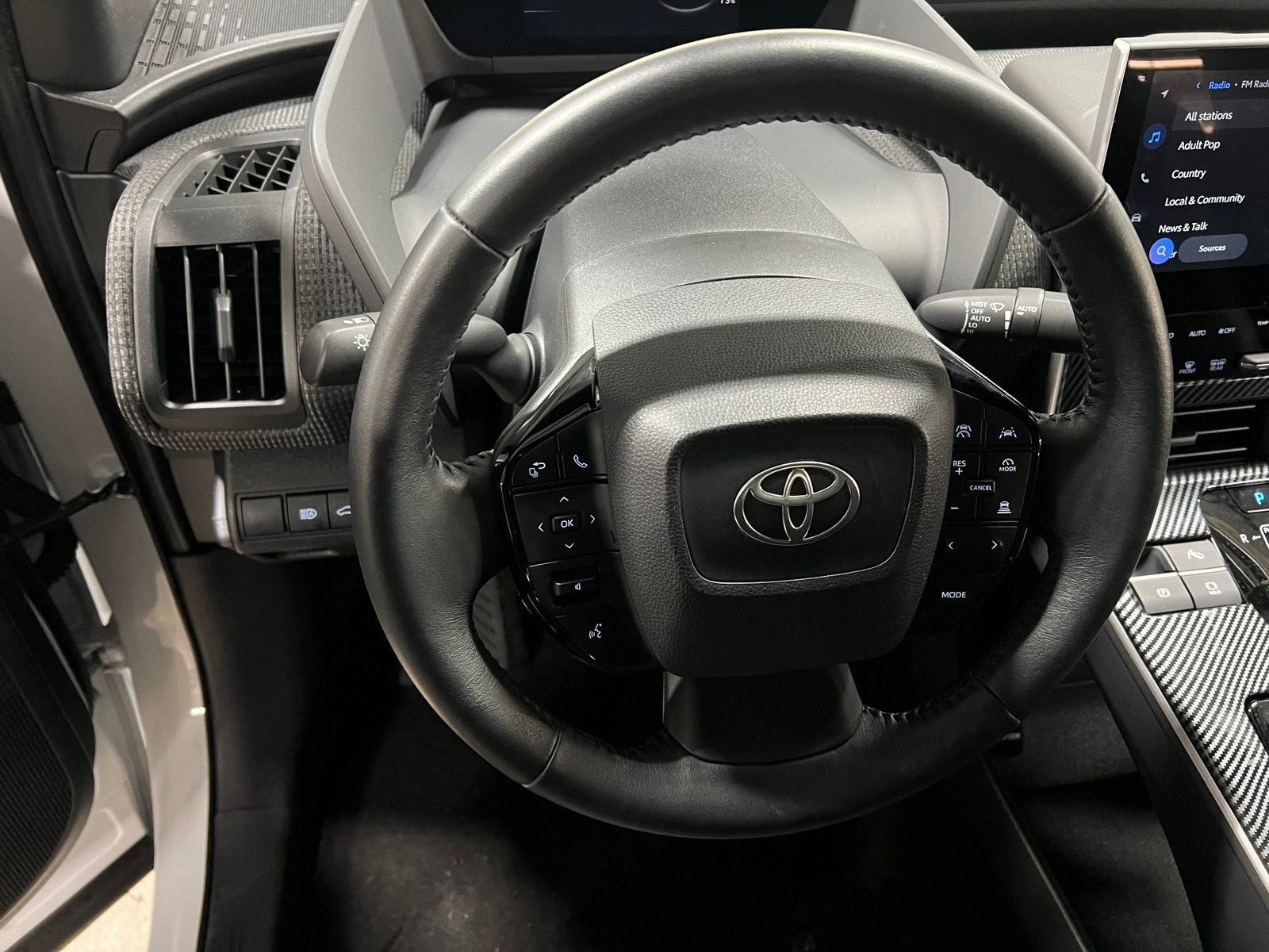 Thumbnail: 2025 Toyota bZ4X - 4