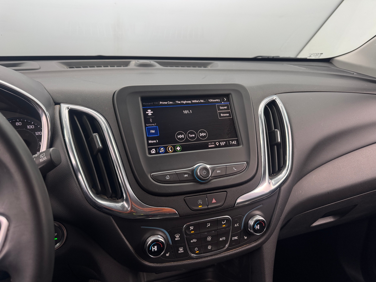 Thumbnail: 2023 Chevrolet Equinox - 4