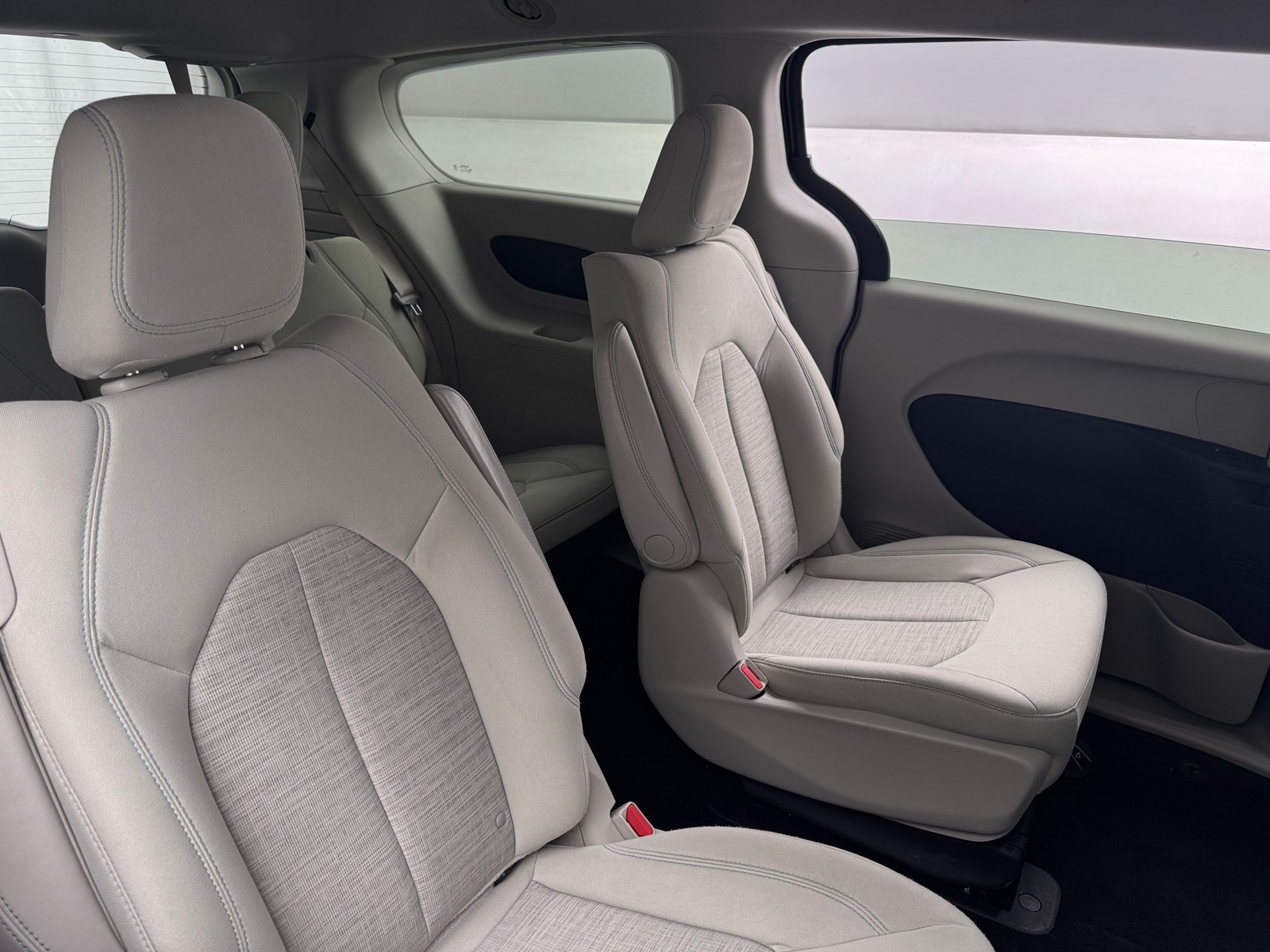 Thumbnail: 2018 Chrysler Pacifica - 6