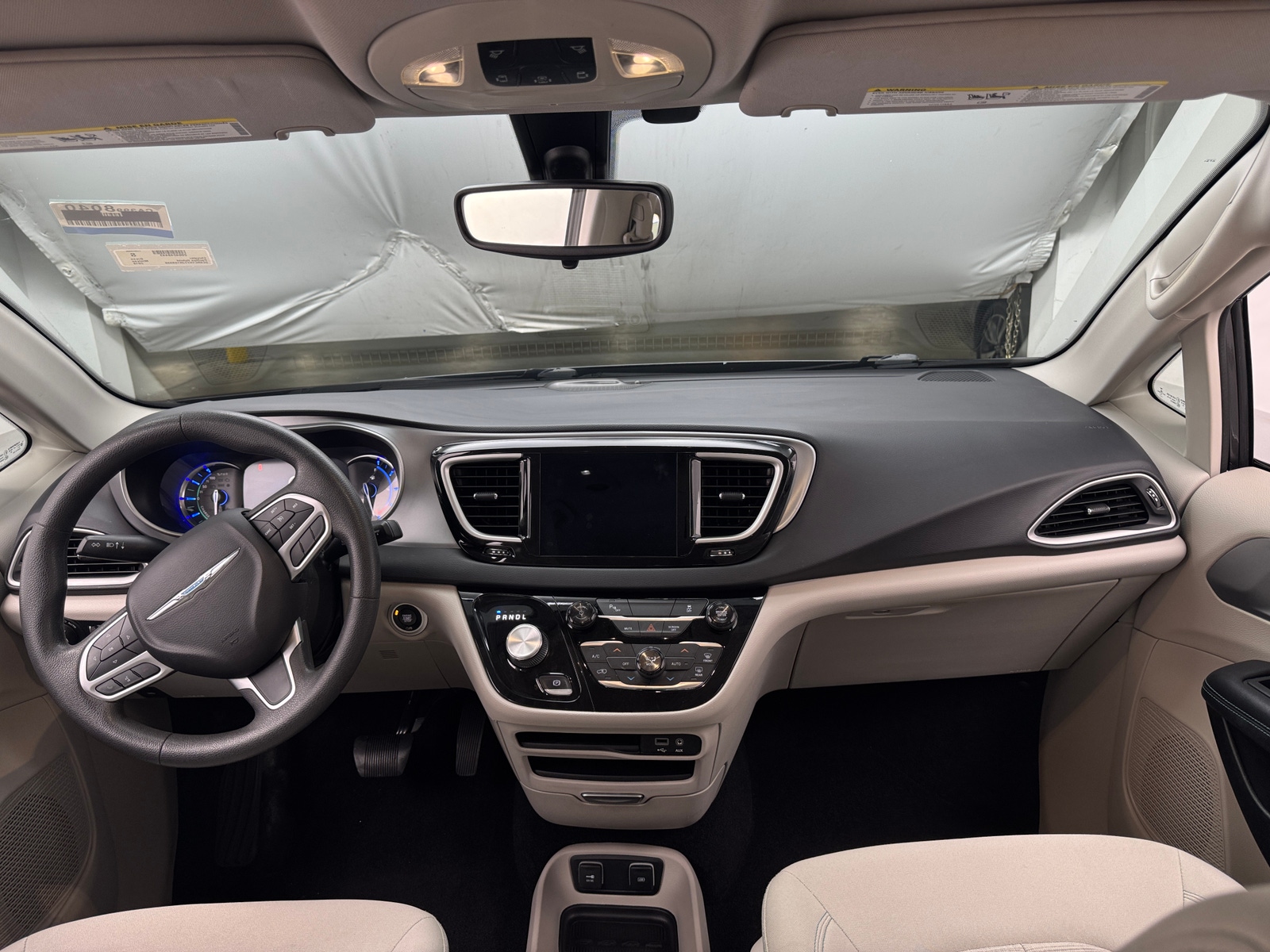 Thumbnail: 2018 Chrysler Pacifica - 3