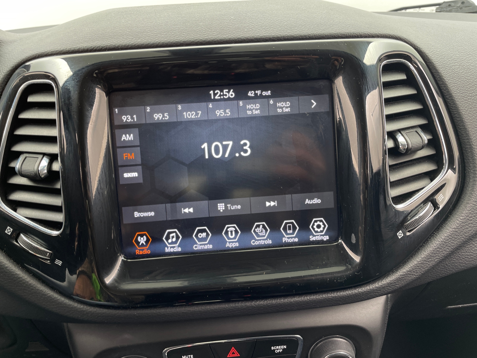 Thumbnail: 2019 Jeep Compass - 3