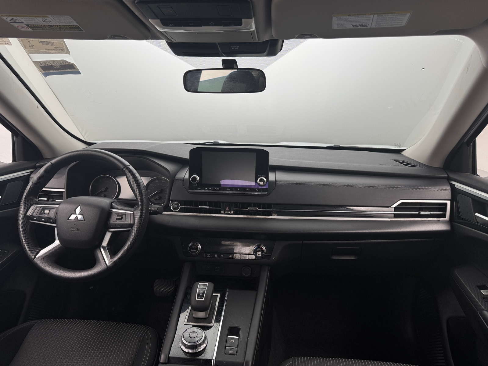 Thumbnail: 2023 Mitsubishi Outlander - 3