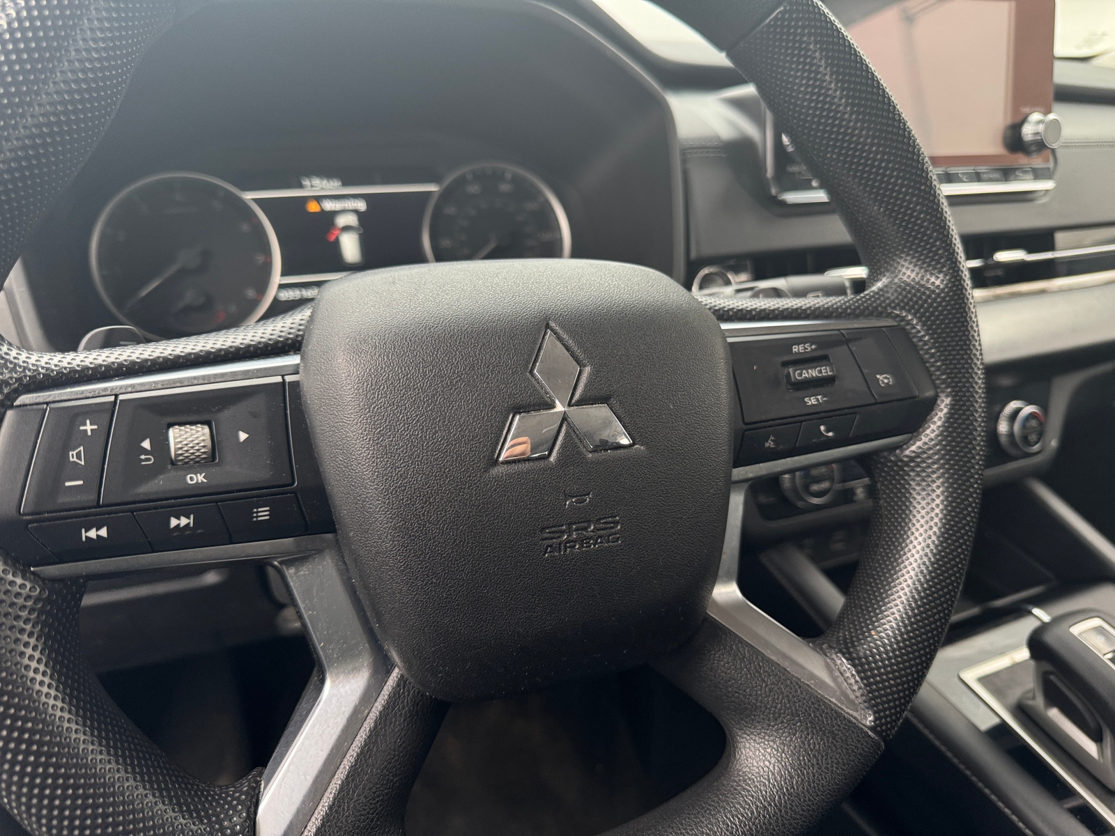 Thumbnail: 2023 Mitsubishi Outlander - 5
