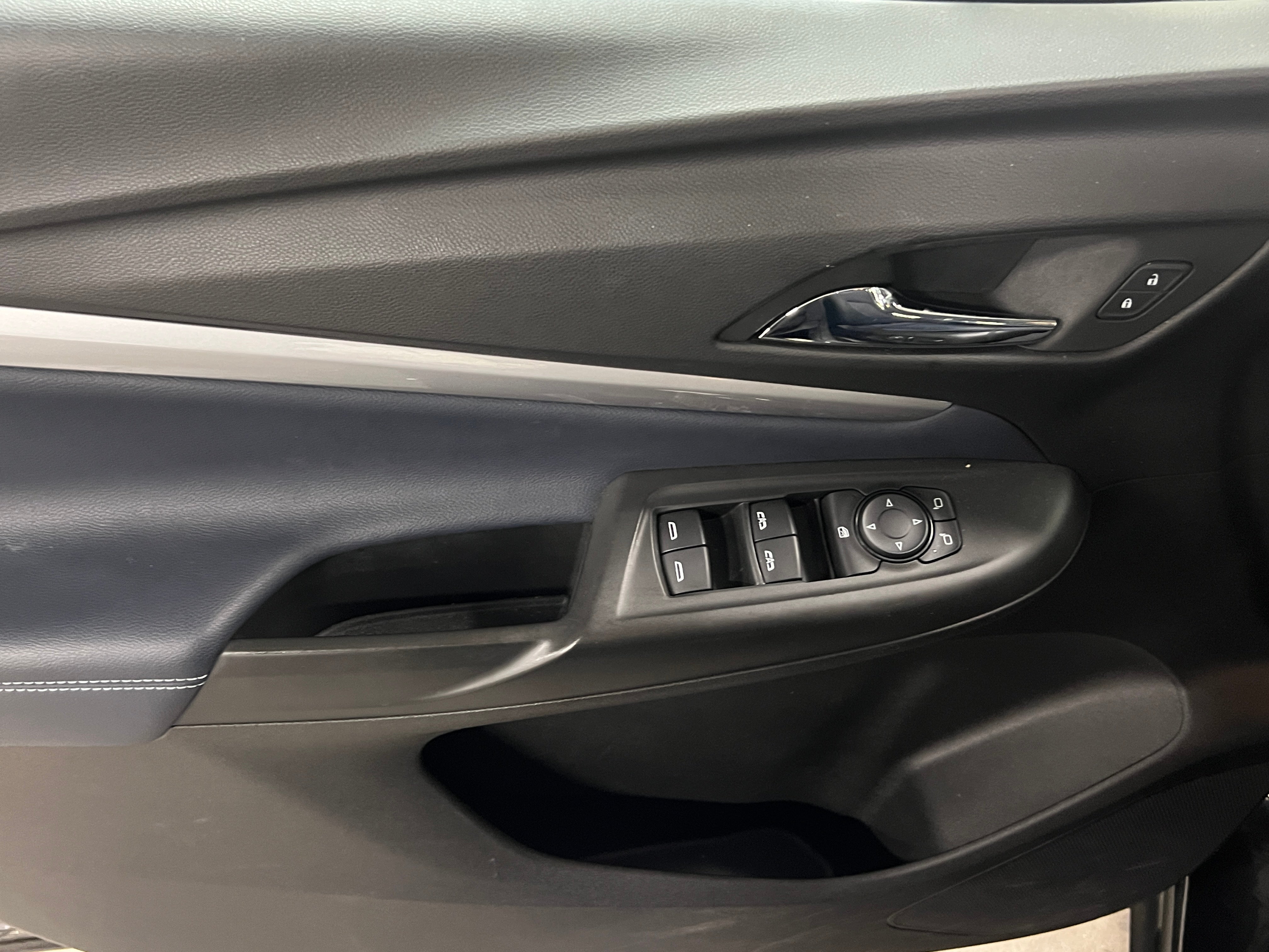 Used 2023 Chevrolet Bolt EUV LT with VIN 1G1FY6S01P4181348 for sale in Oak Creek, WI