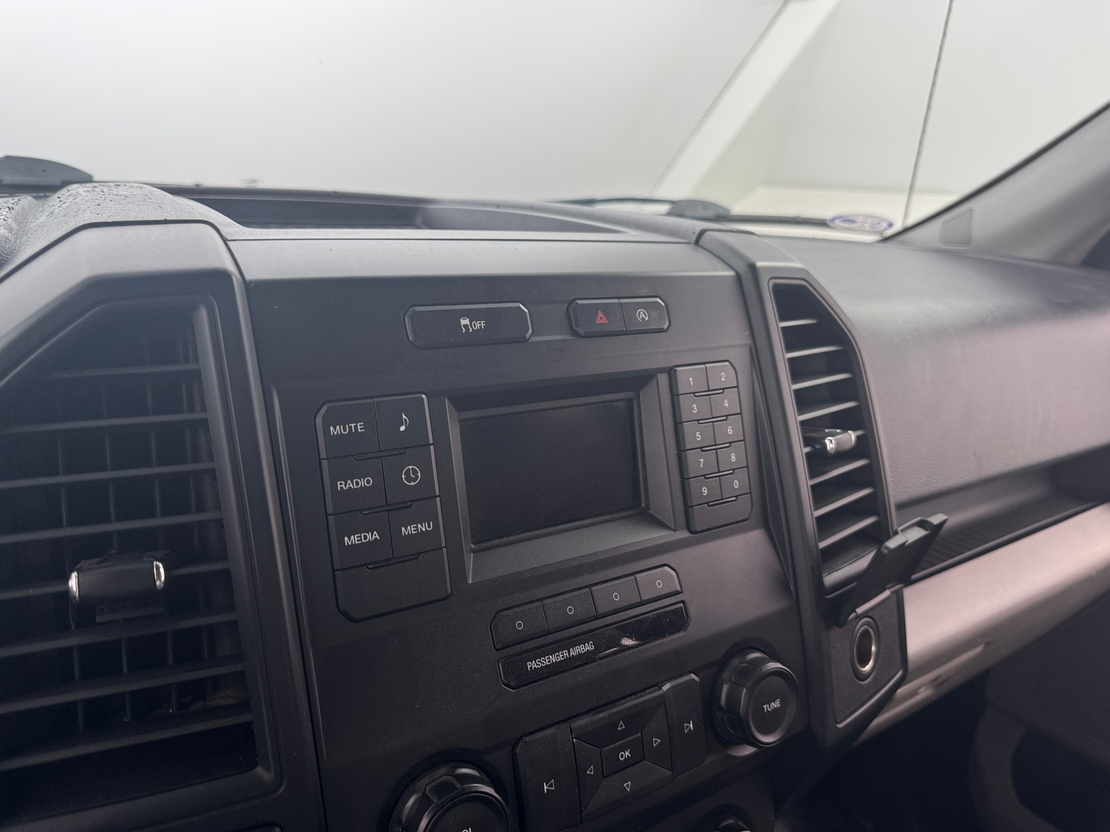 Thumbnail: 2019 Ford Econoline - 3